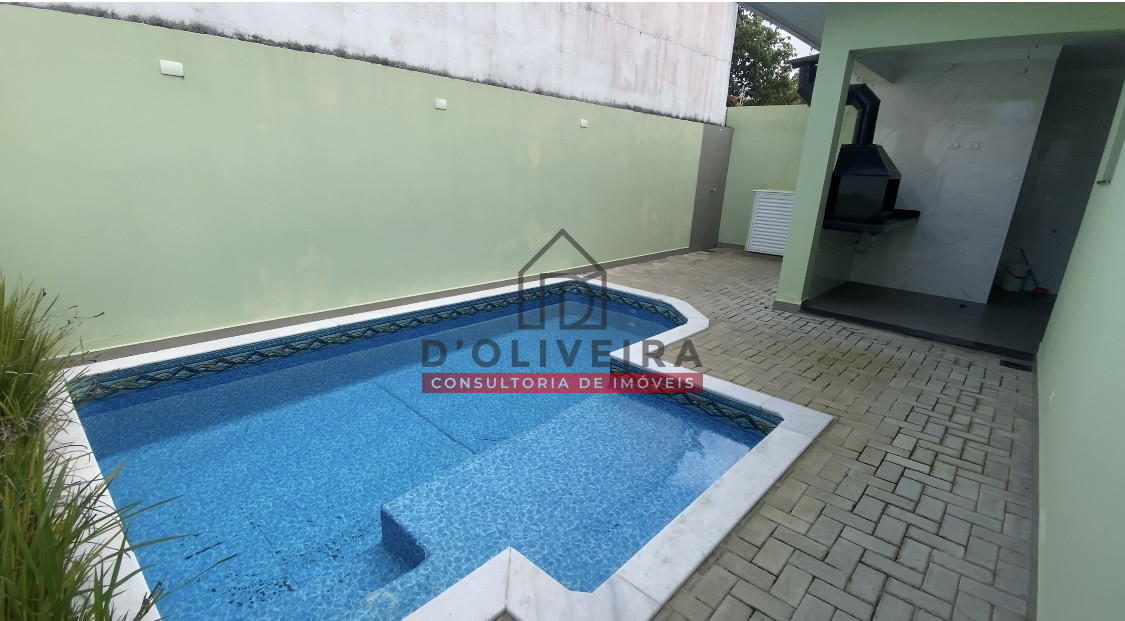 Casa moderna com piscina à venda na Cidade Nova Peruíbe - Peruíbe - SP