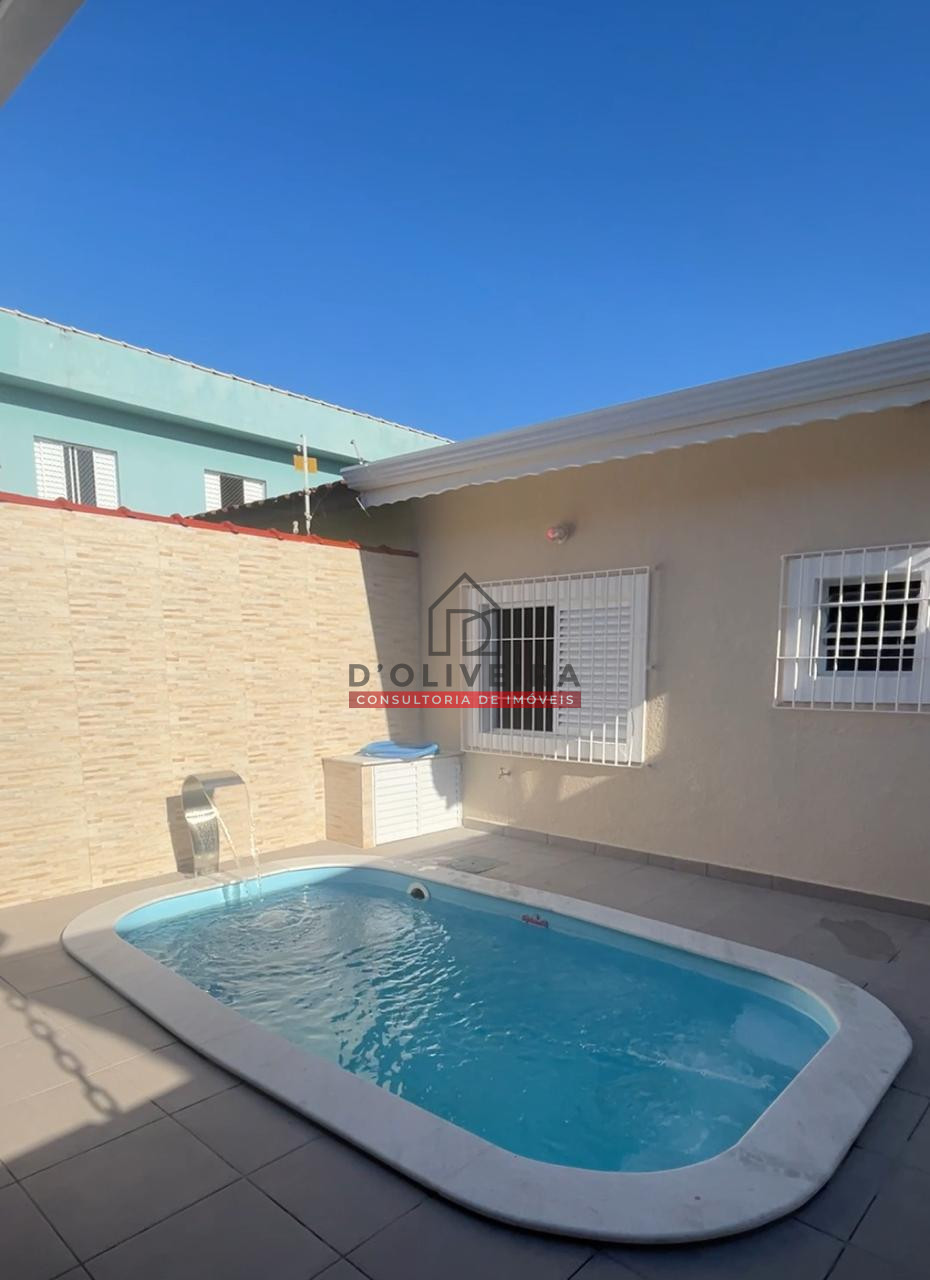 Casa geminada com piscina a venda no Bairro Stella Maris - Peruíbe - SP