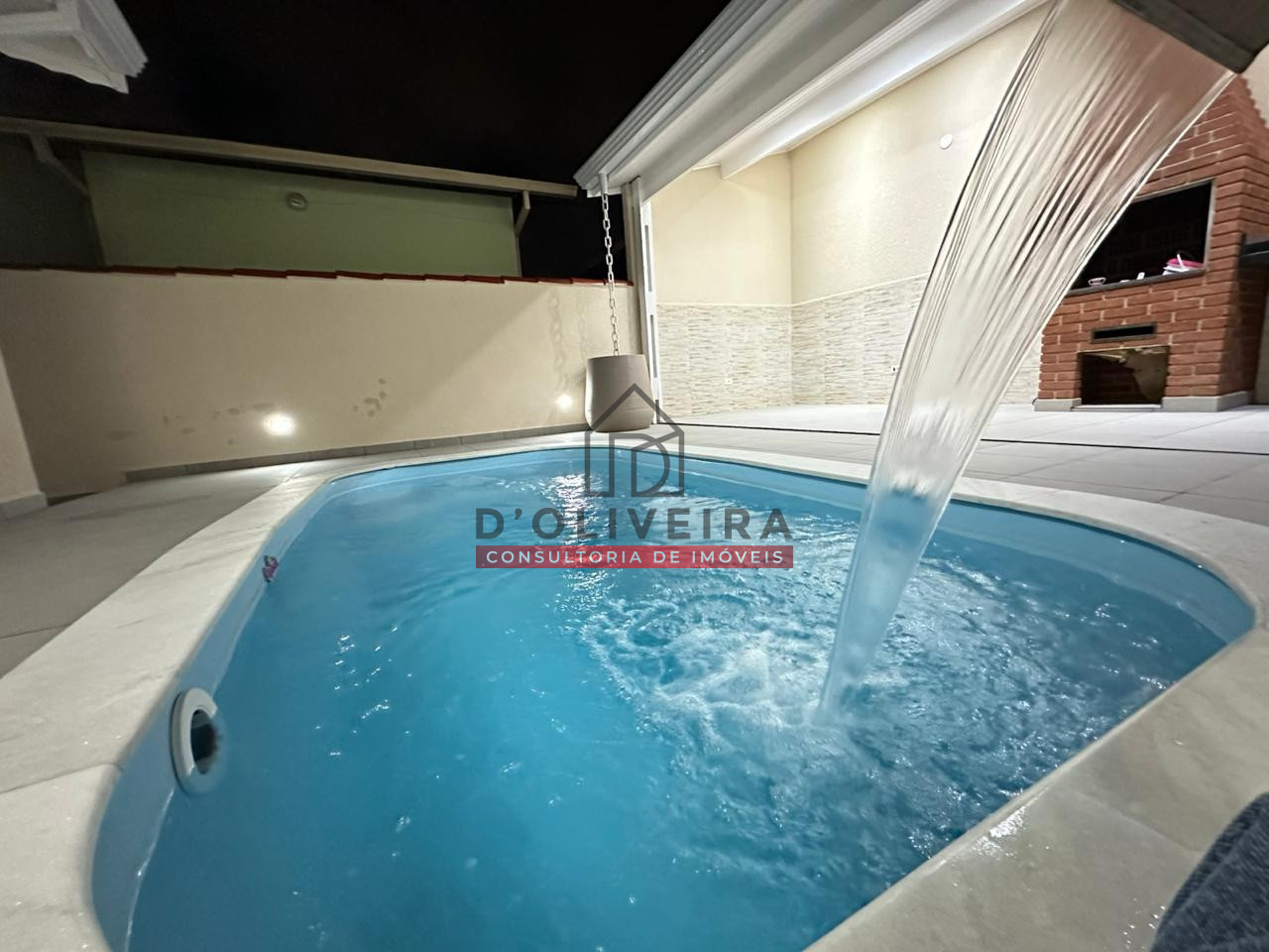 Casa geminada com piscina a venda no Bairro Stella Maris - Peruíbe - SP