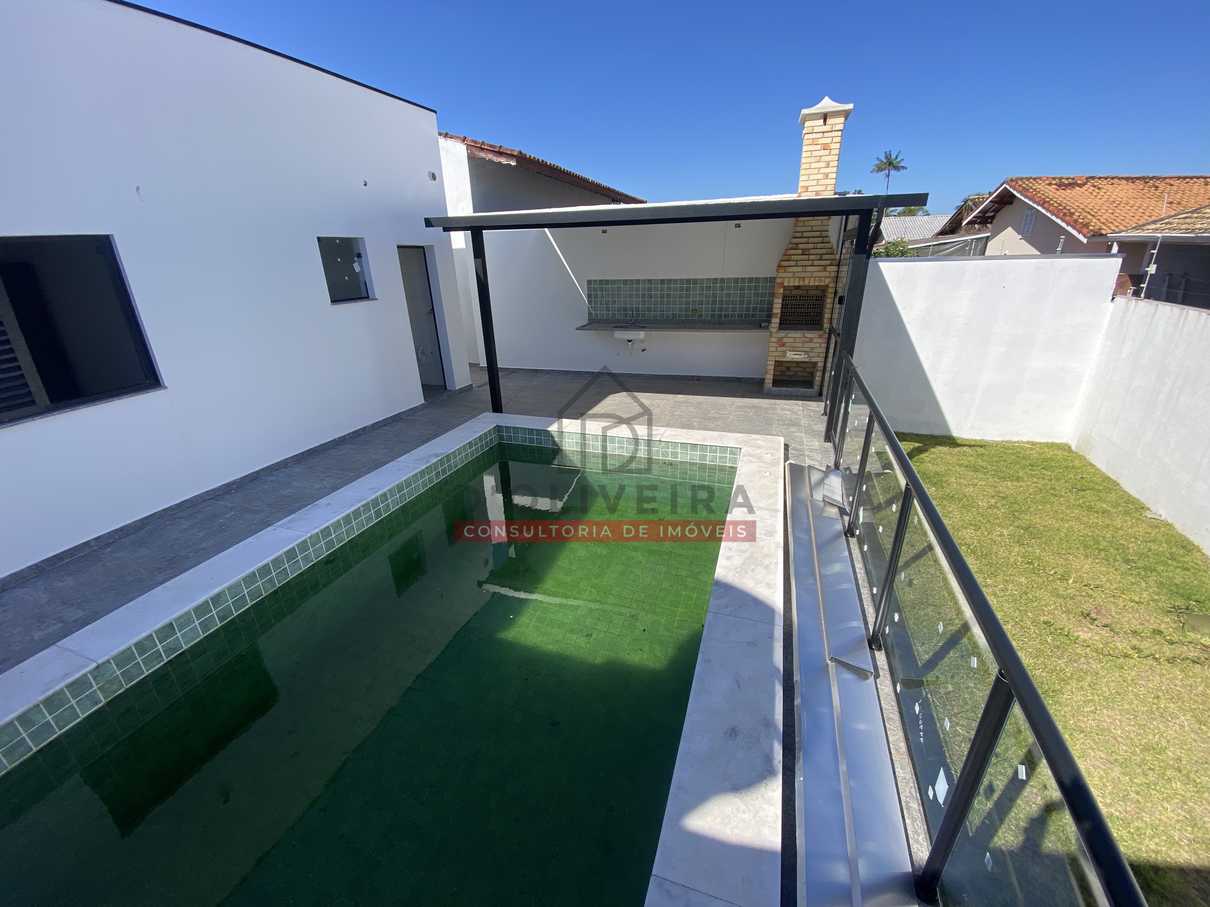 Casa térrea com piscina e 3 suítes à venda no Balneário Samburá - Peruíbe - SP
