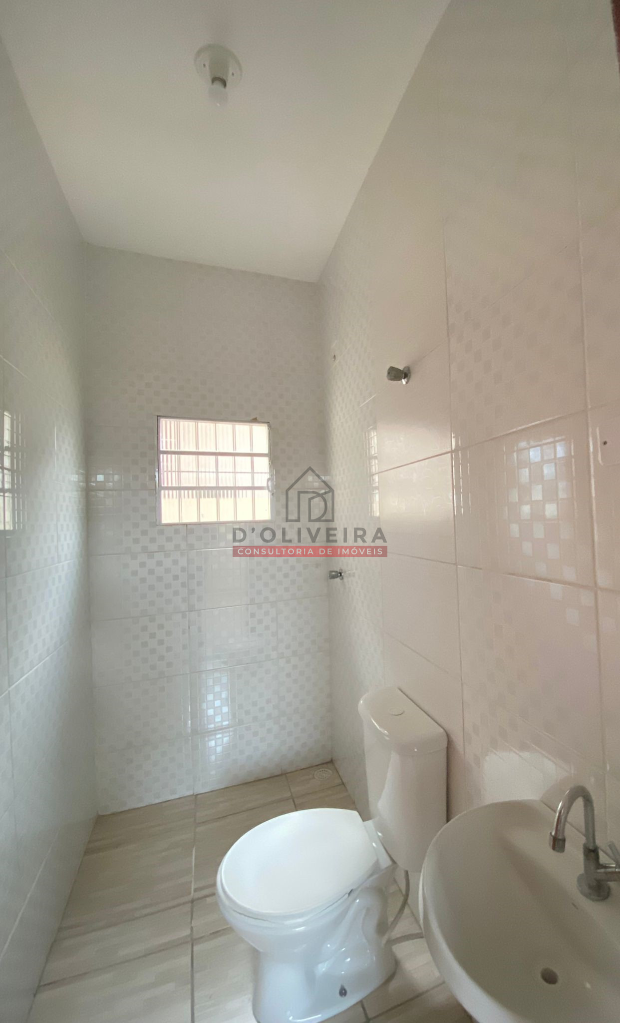 Casa térrea a venda no Bairro Caraguava - Peruíbe - SP