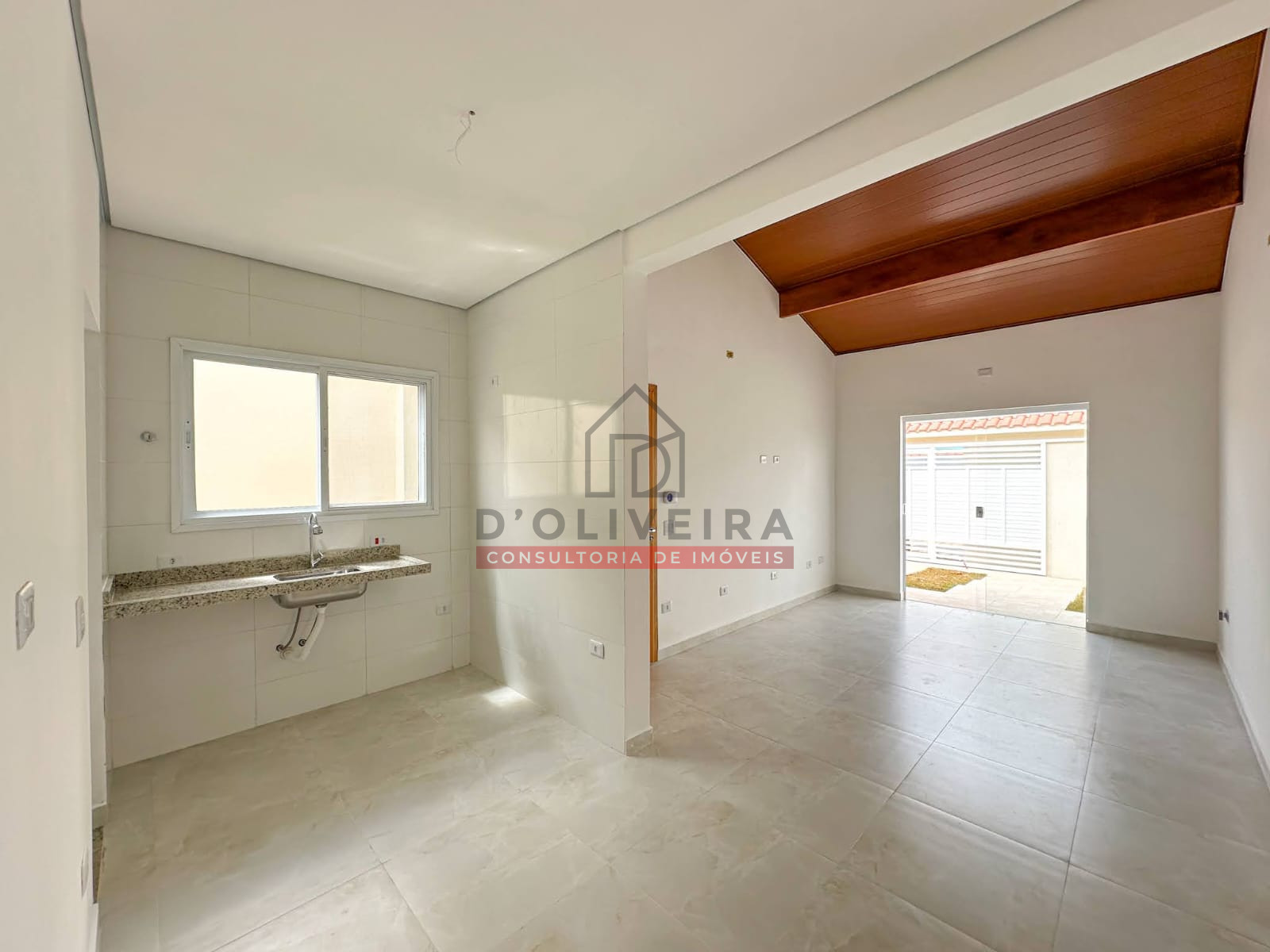 Casa moderna com quintal no São João Batista 2 - Peruíbe - SP