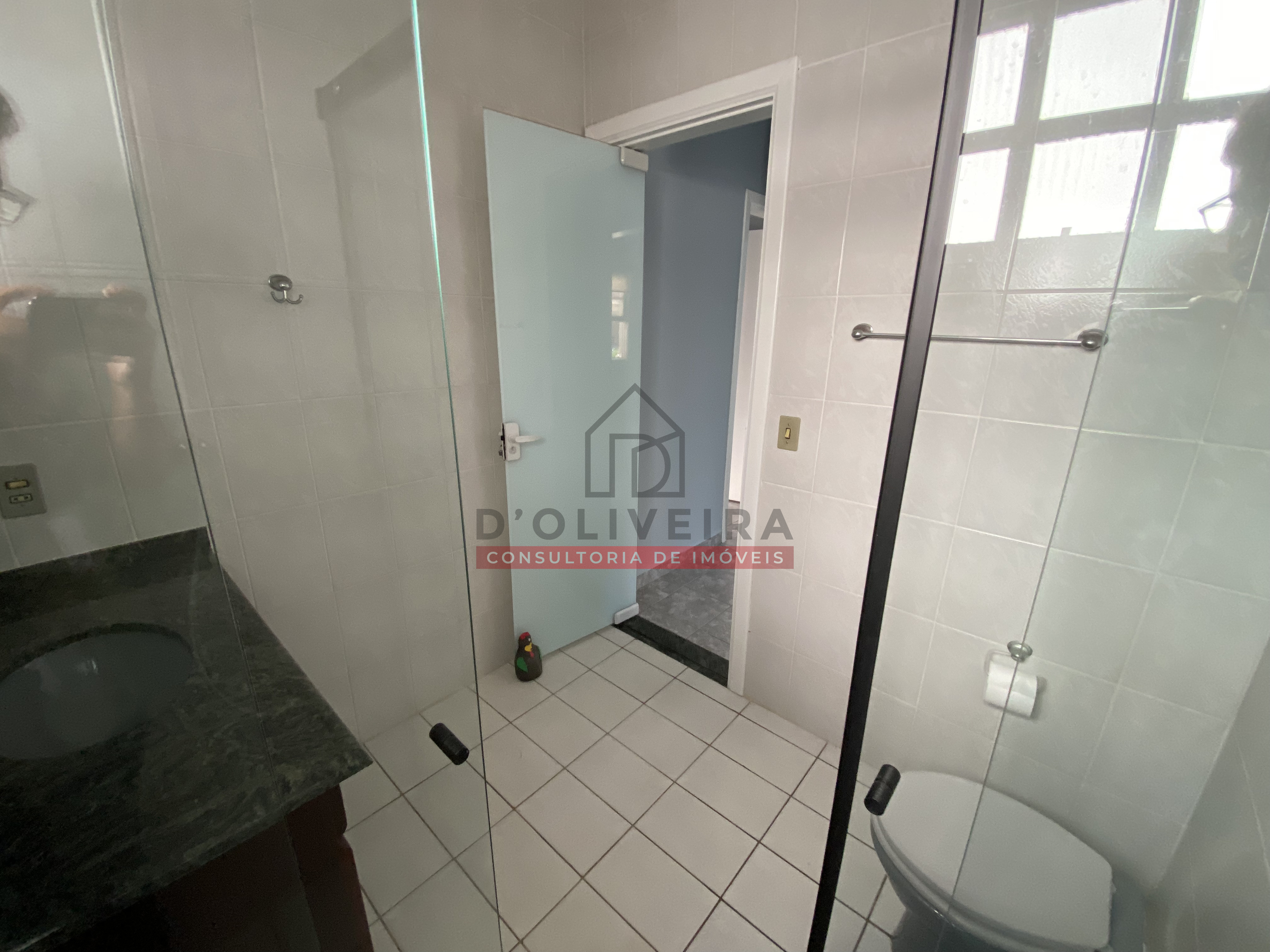 Casa térrea com piscina e churrasqueira no condomínio Bougainvillée III - Peruíbe - SP