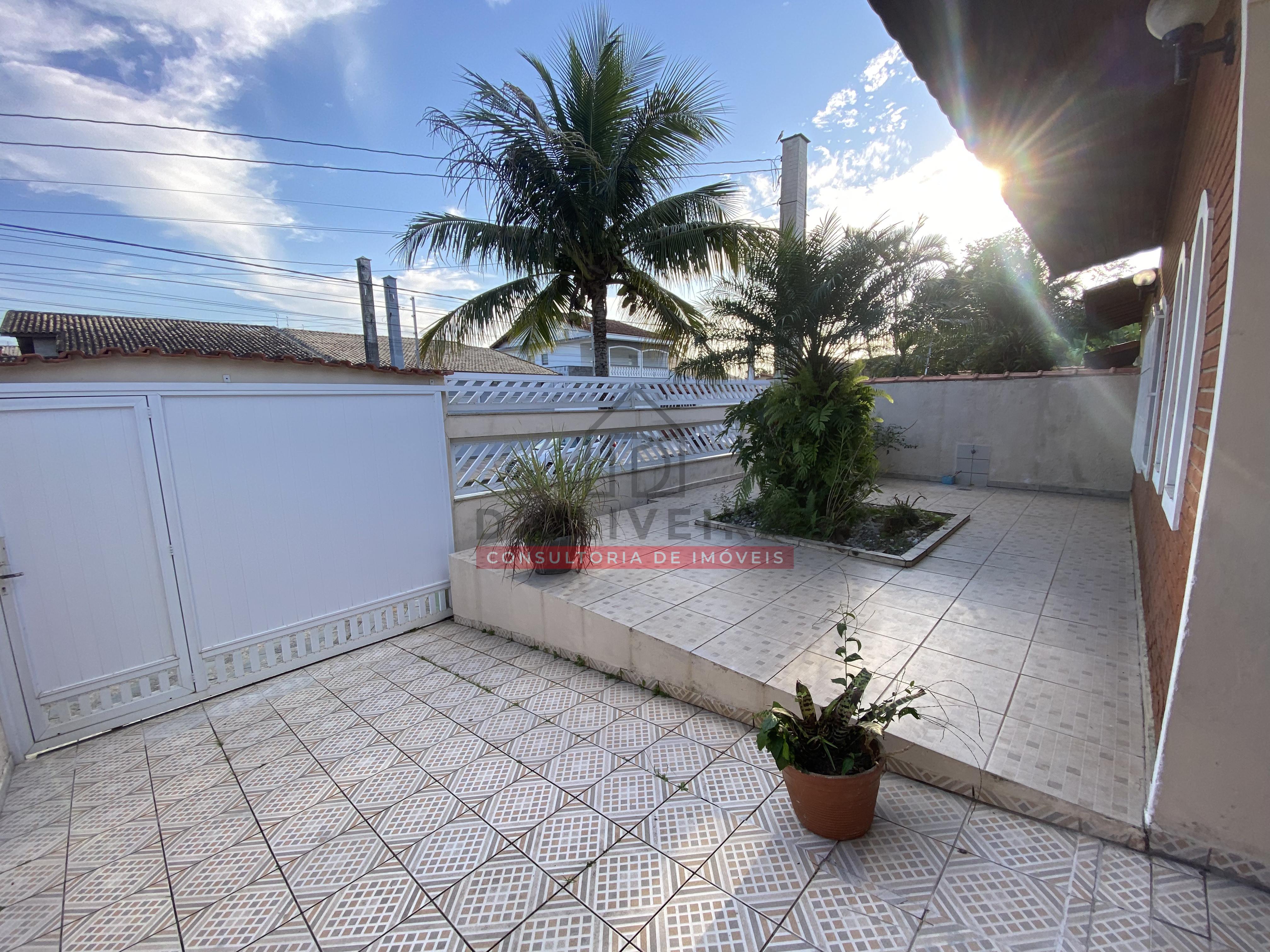 Casa com edícula à venda no Jardim Casablanca - Peruíbe - SP