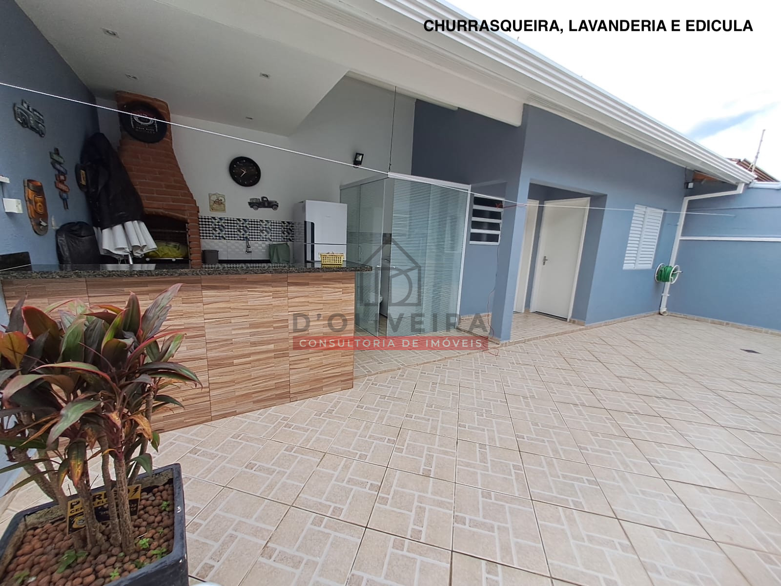 Casa térrea com piscina à venda no Três Marias - Peruíbe - SP