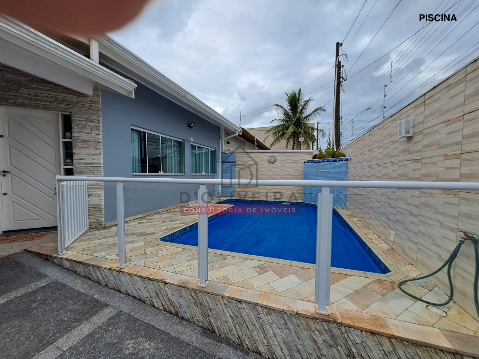 Casa térrea com piscina à venda no Três Marias - Peruíbe - SP