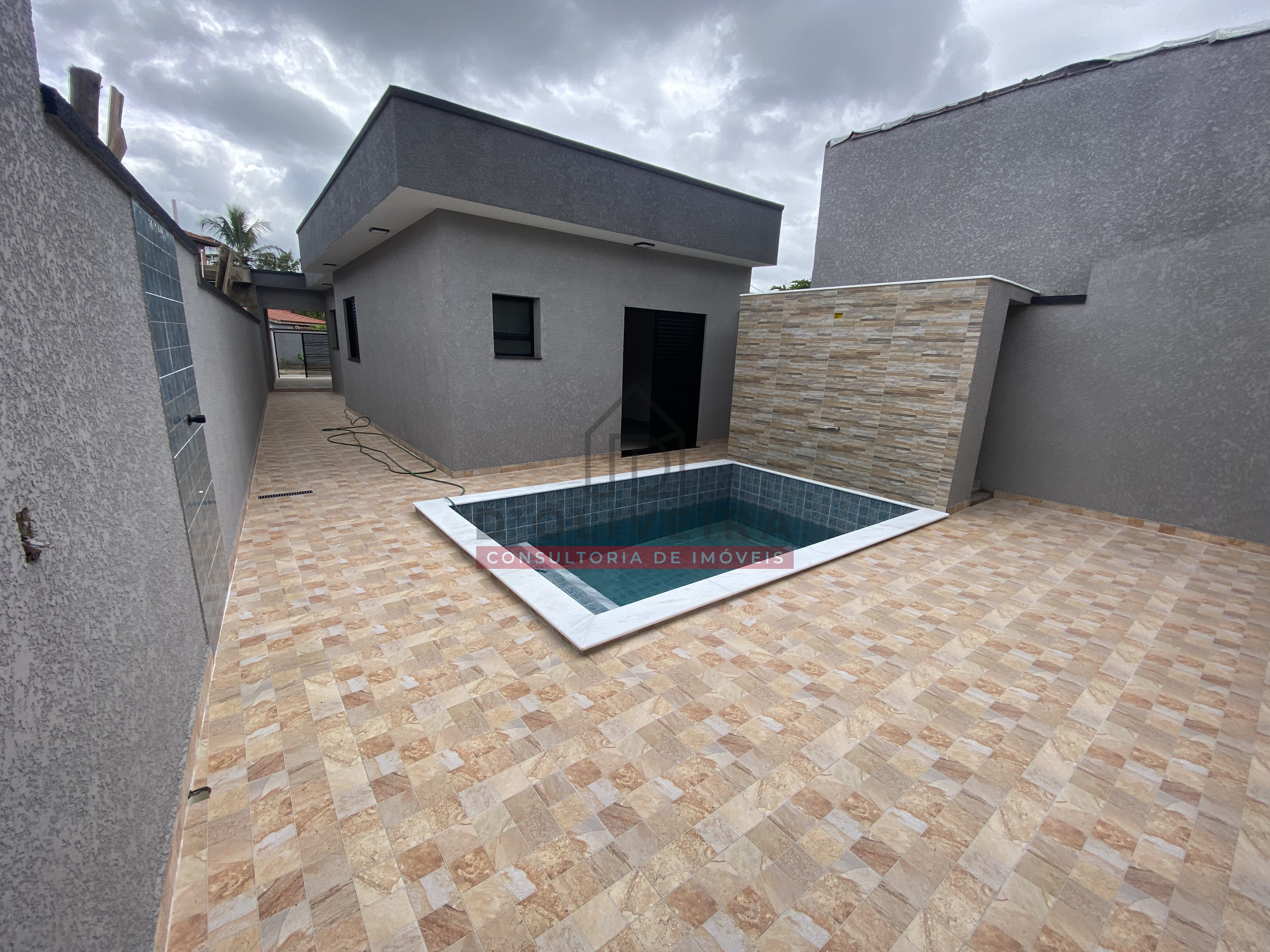 Casa moderna com piscina à venda na Cidade Nova Peruíbe - Peruíbe - SP