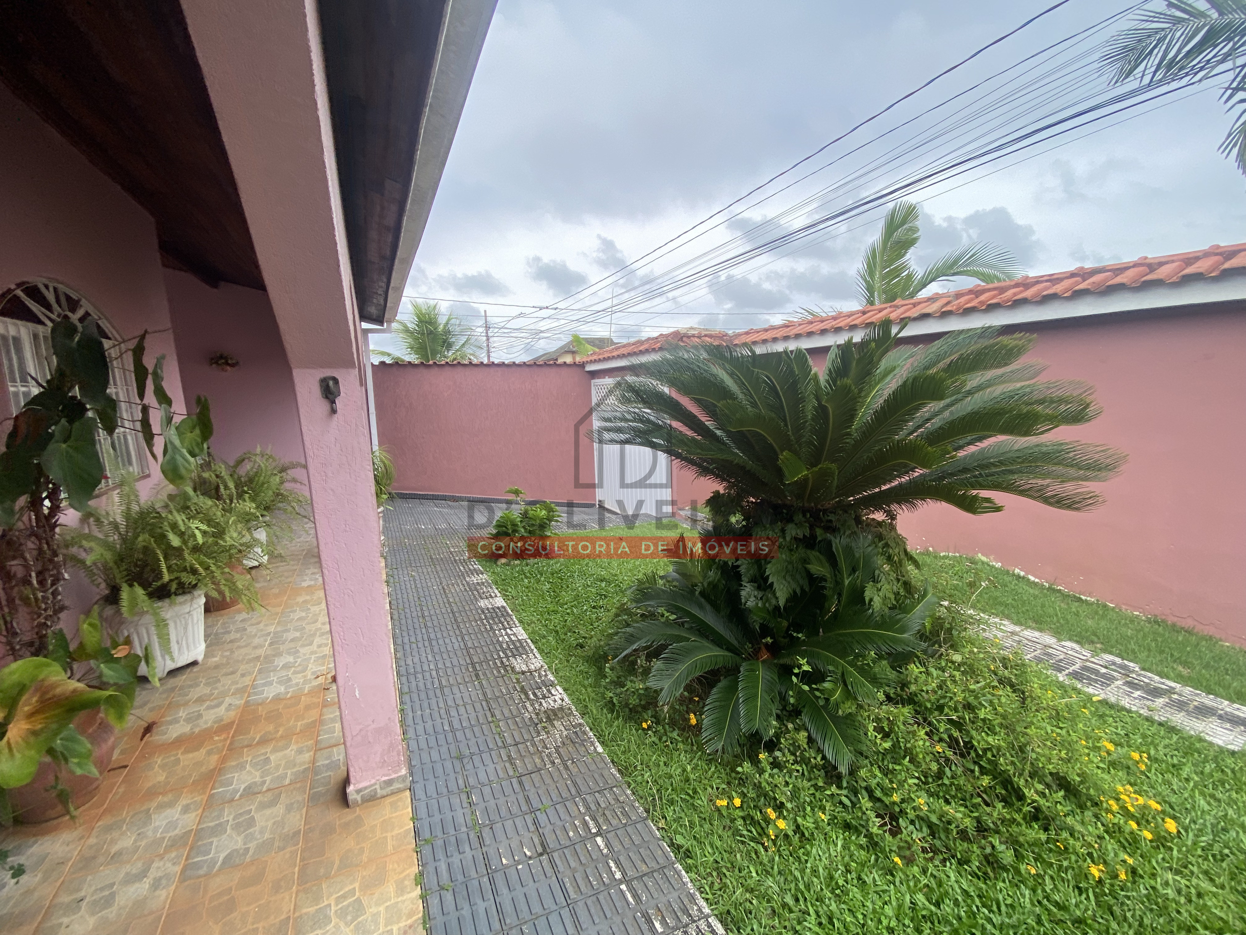 Casa com piscina e área gourmet à venda no Balneário Oásis - Peruíbe - SP