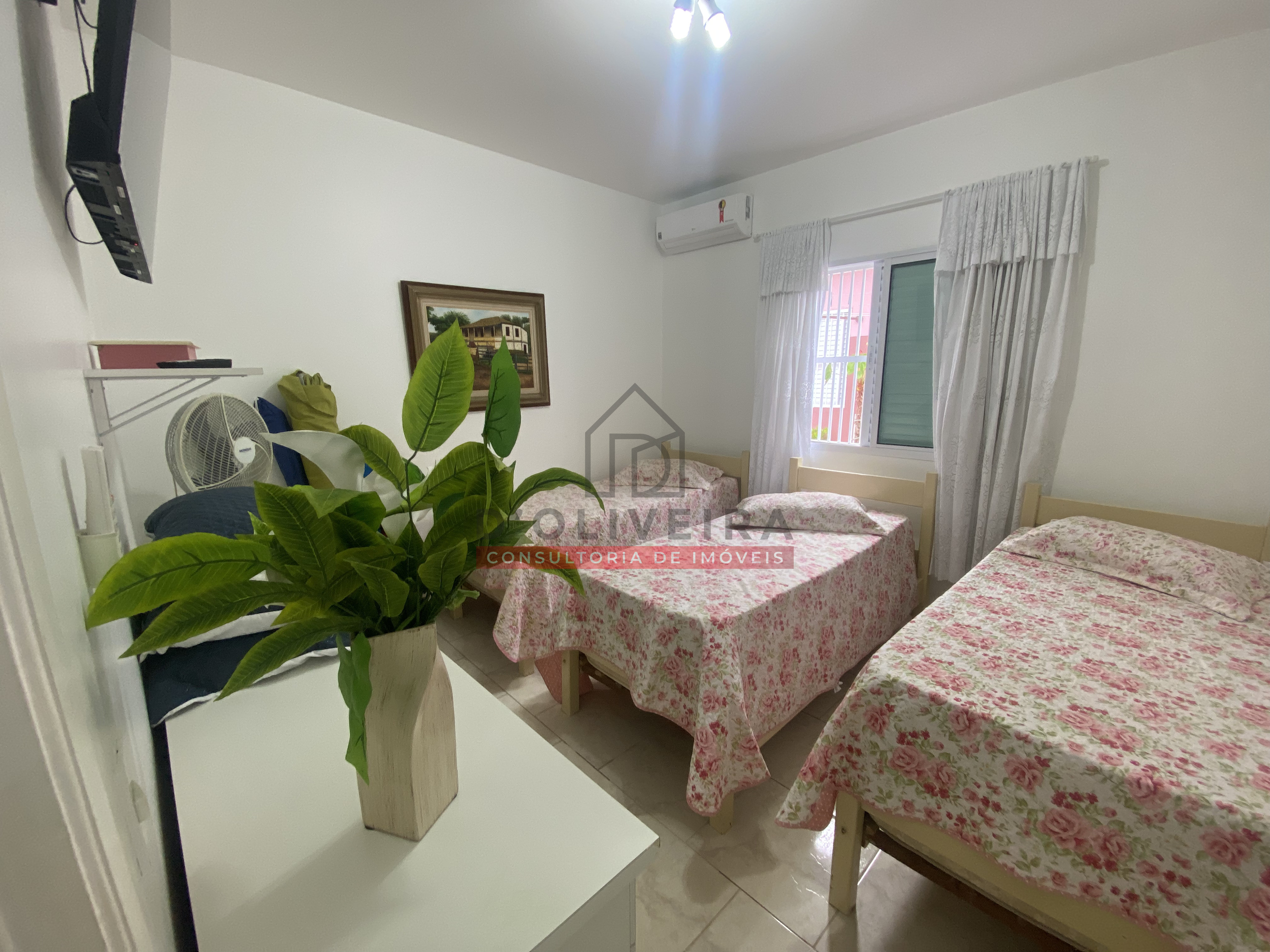 Casa com piscina e área gourmet à venda no Balneário Oásis - Peruíbe - SP