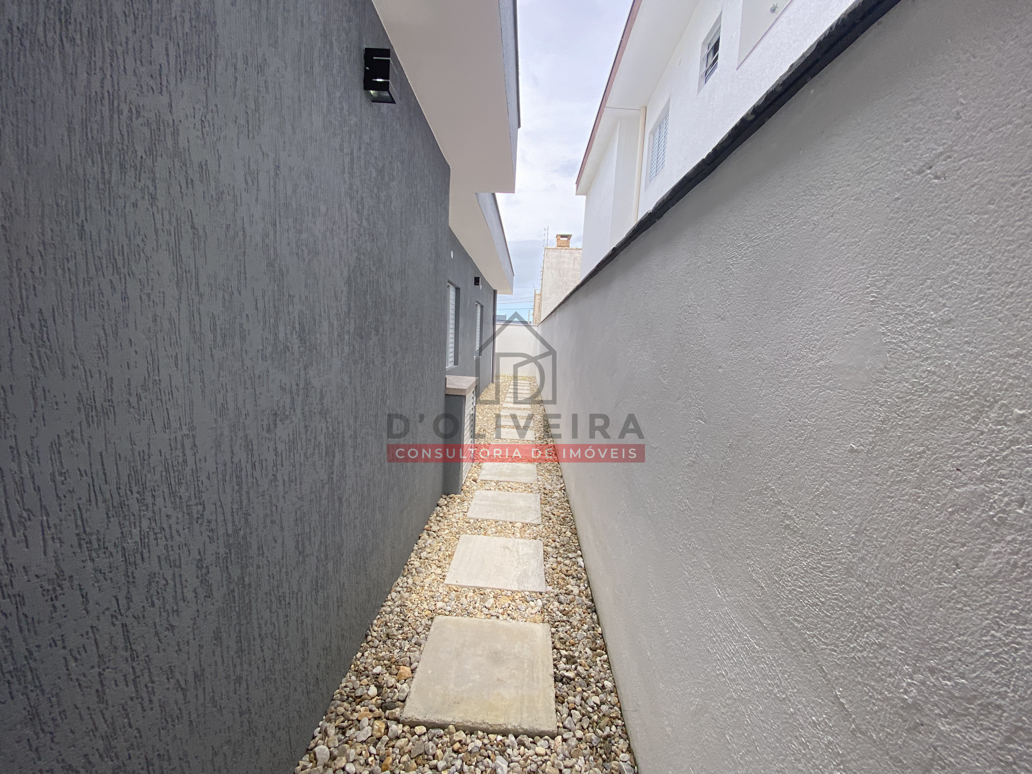 Casa com piscina e churrasqueira à venda no Bairro Flora Rica - Peruíbe - SP