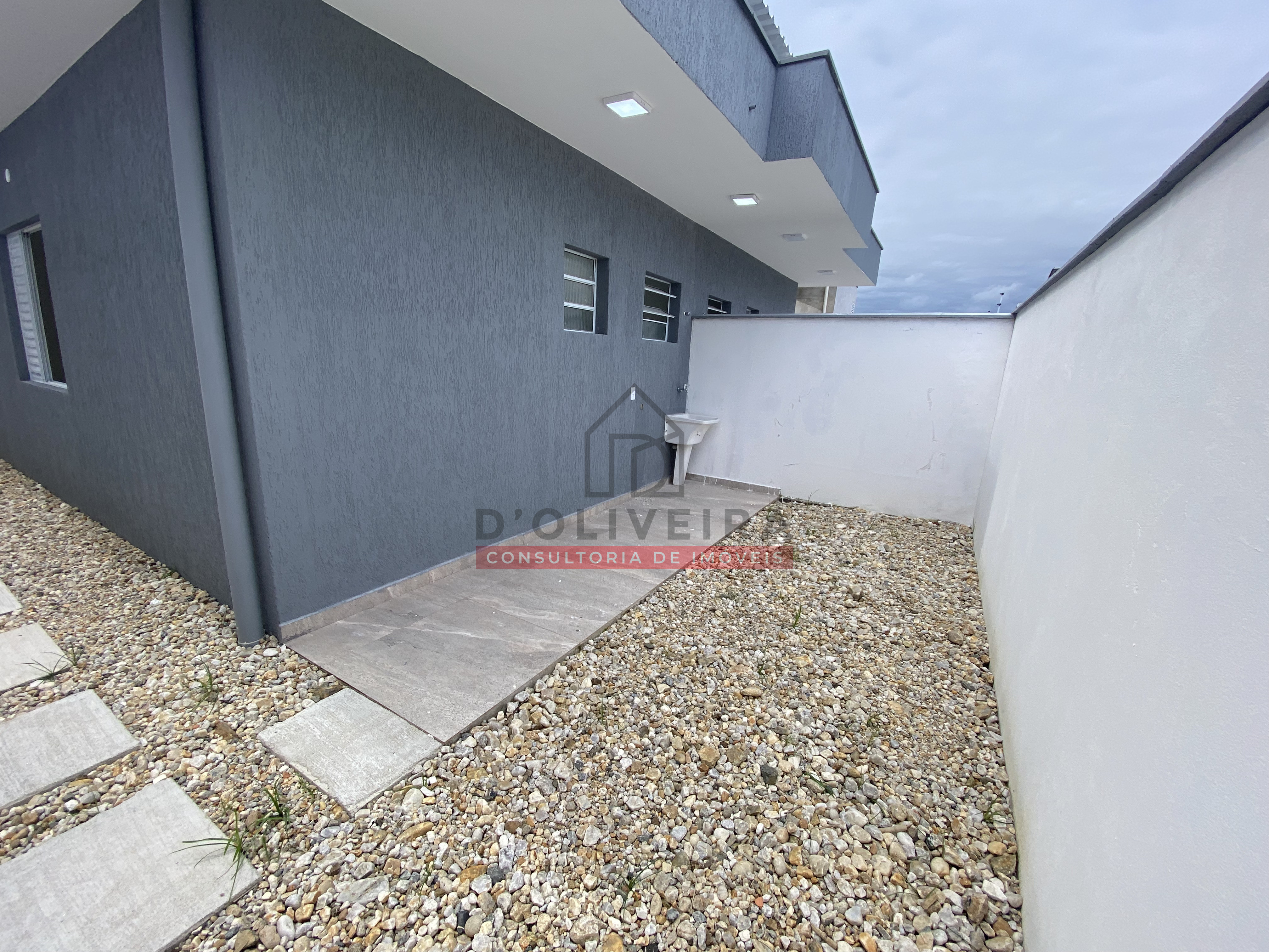 Casa com piscina e churrasqueira à venda no Bairro Flora Rica - Peruíbe - SP