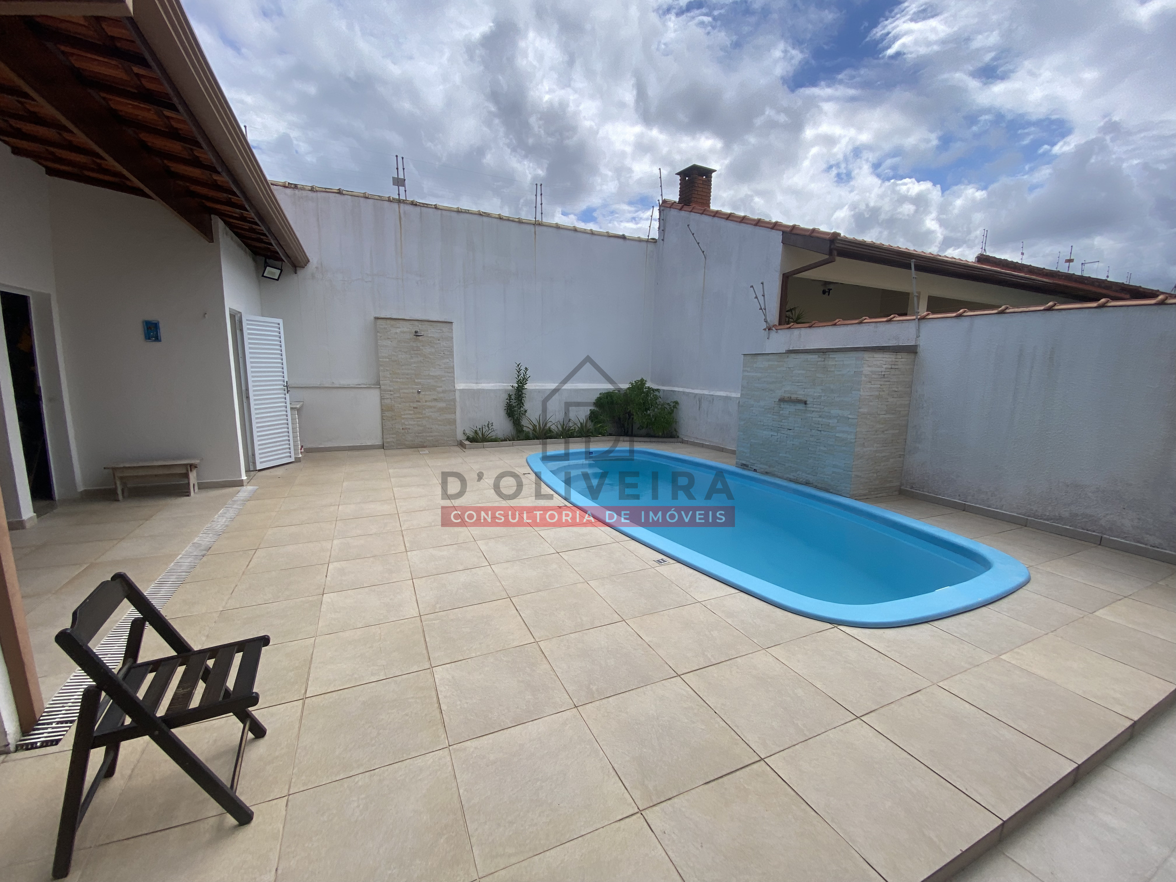 Casa com piscina e churrasqueira à venda no Jardim Barra de Jangadas - Peruíbe - SP