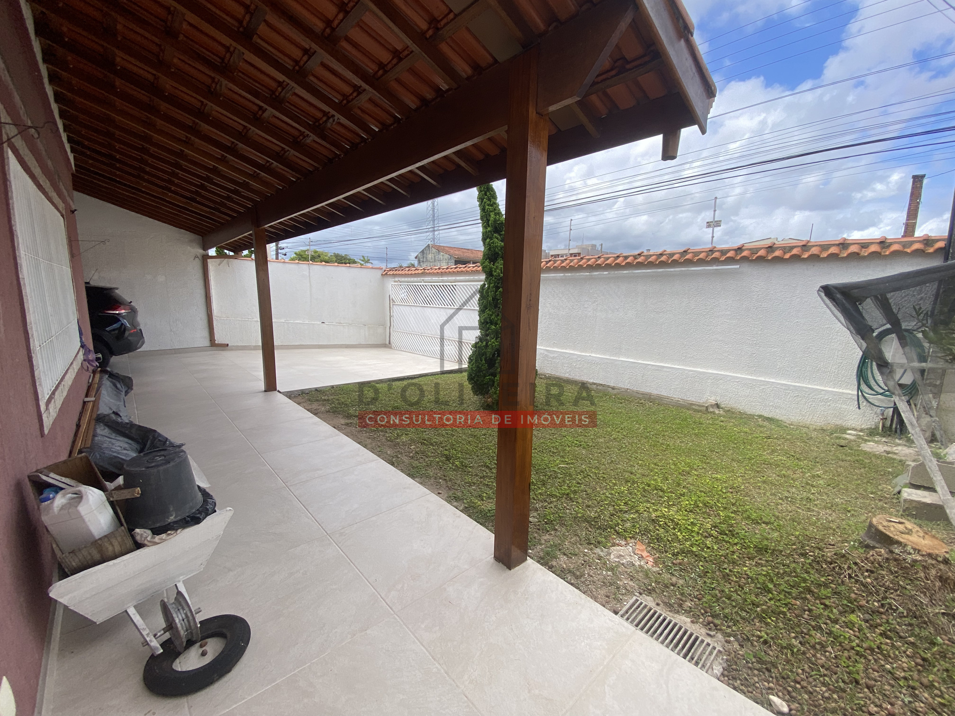 Casa com piscina e churrasqueira à venda no Jardim Barra de Jangadas - Peruíbe - SP