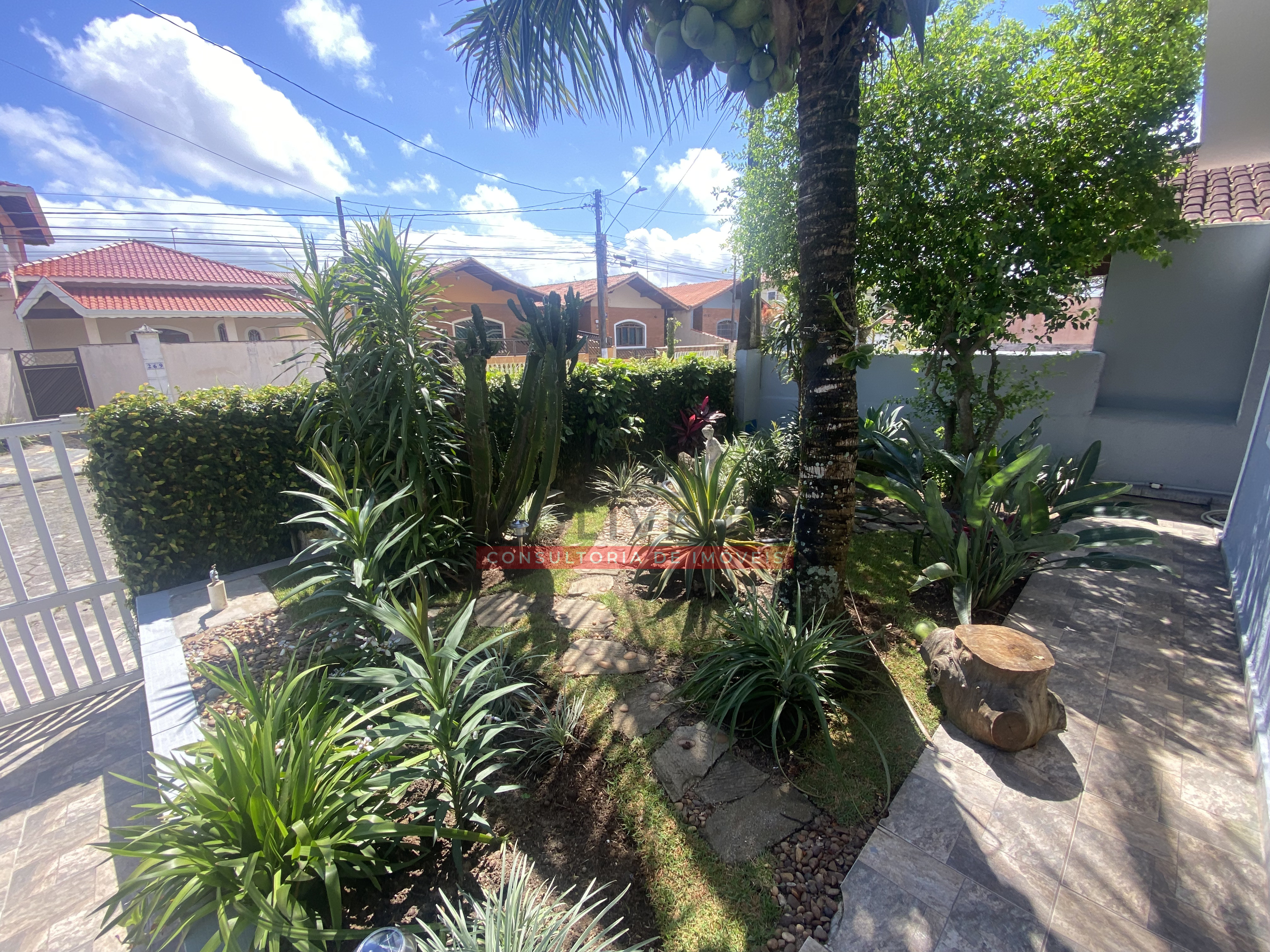 Sobrado com edícula à venda no Balneário Três Marias - Peruíbe - SP