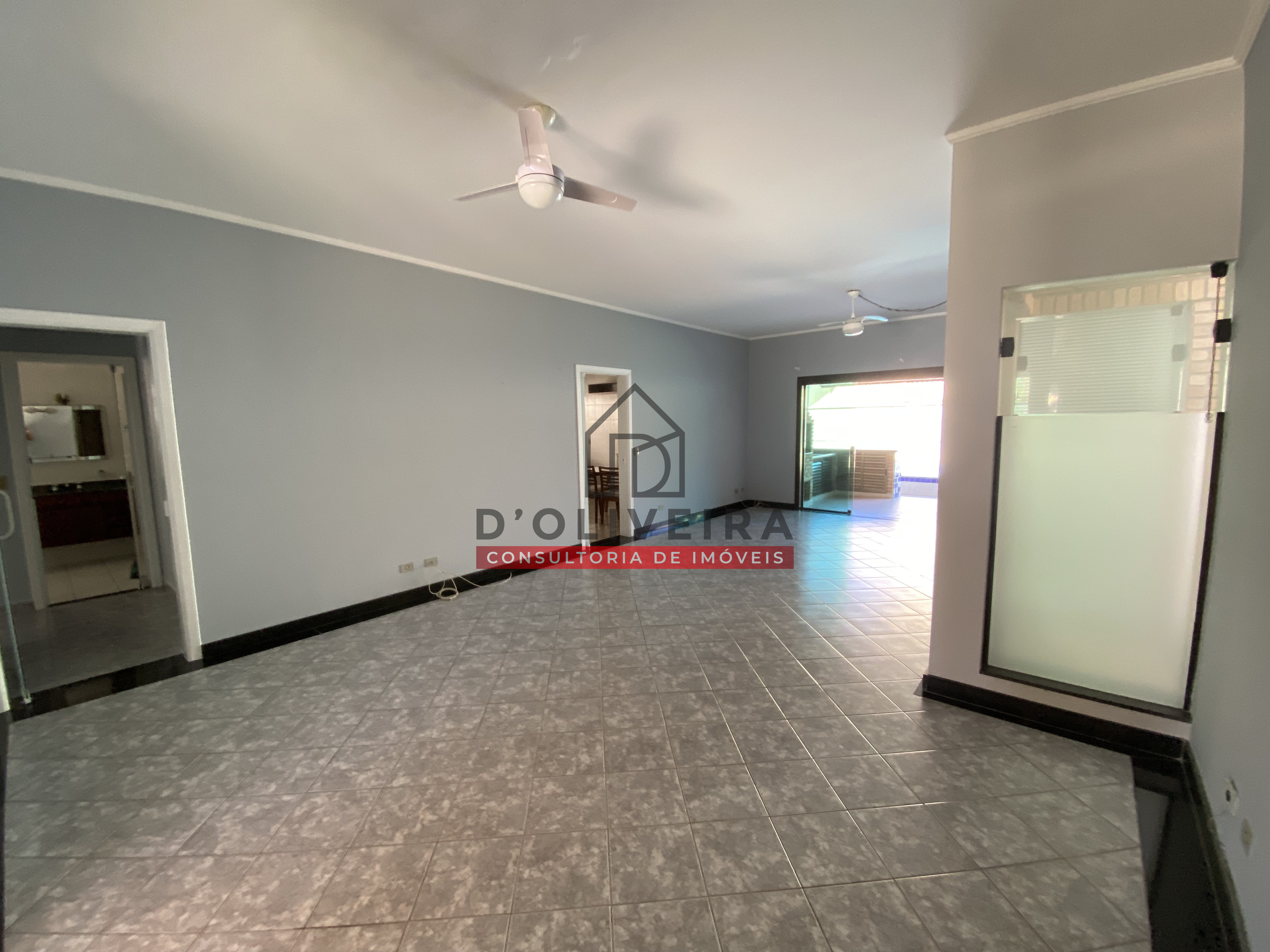 Casa térrea com piscina e churrasqueira no condomínio Bougainvillée III - Peruíbe - SP