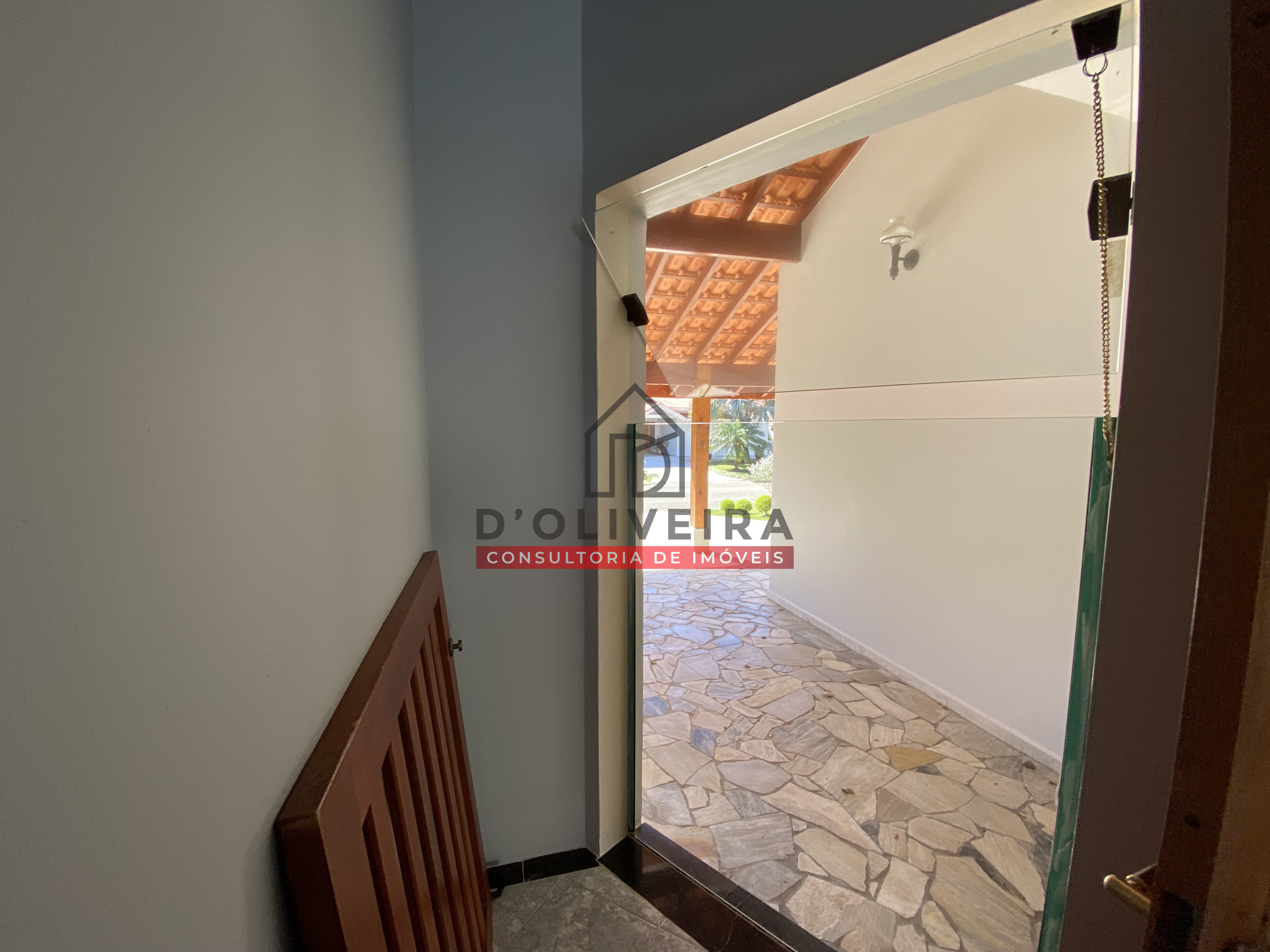 Casa térrea com piscina e churrasqueira no condomínio Bougainvillée III - Peruíbe - SP