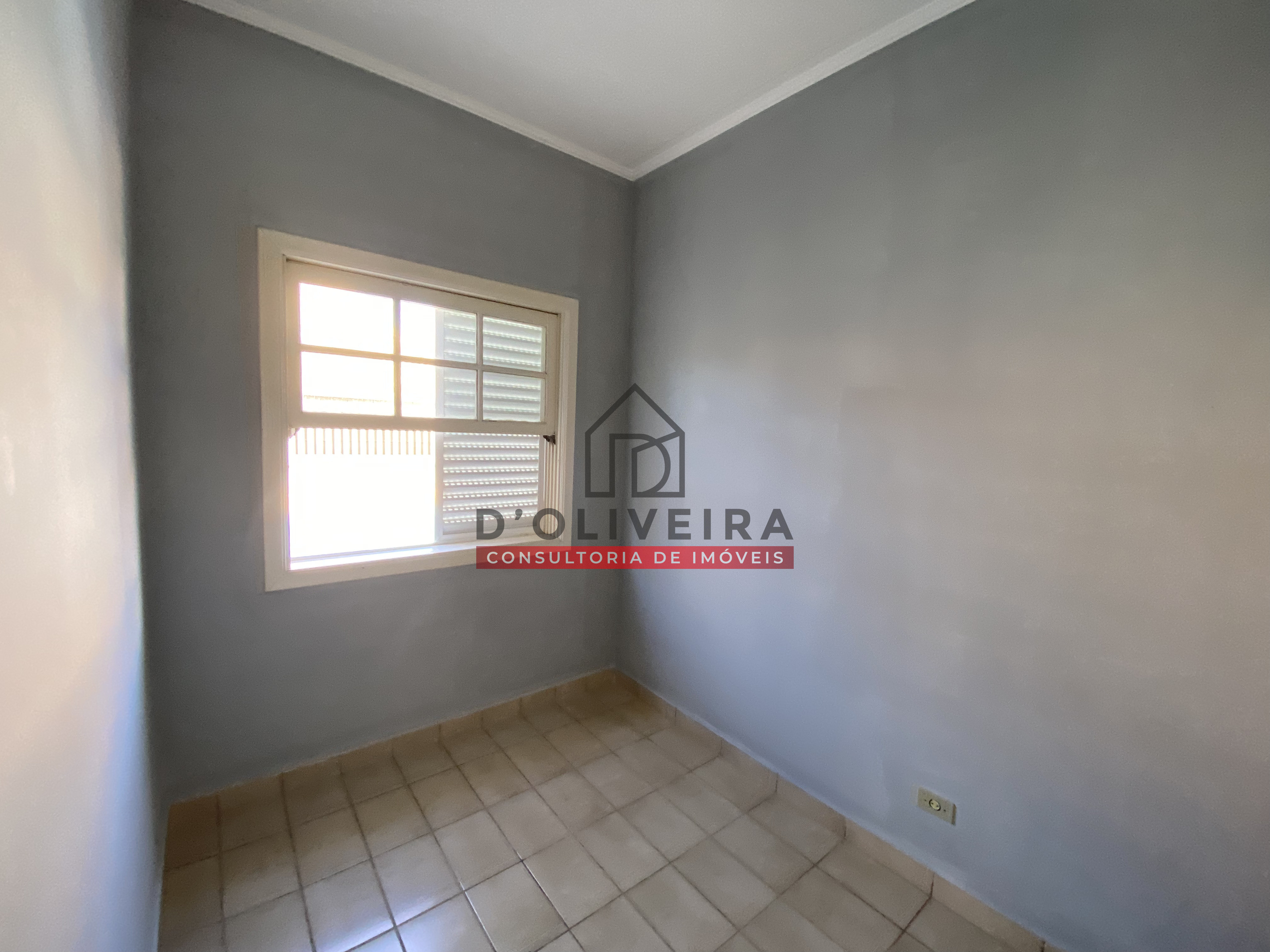 Casa térrea com piscina e churrasqueira no condomínio Bougainvillée III - Peruíbe - SP