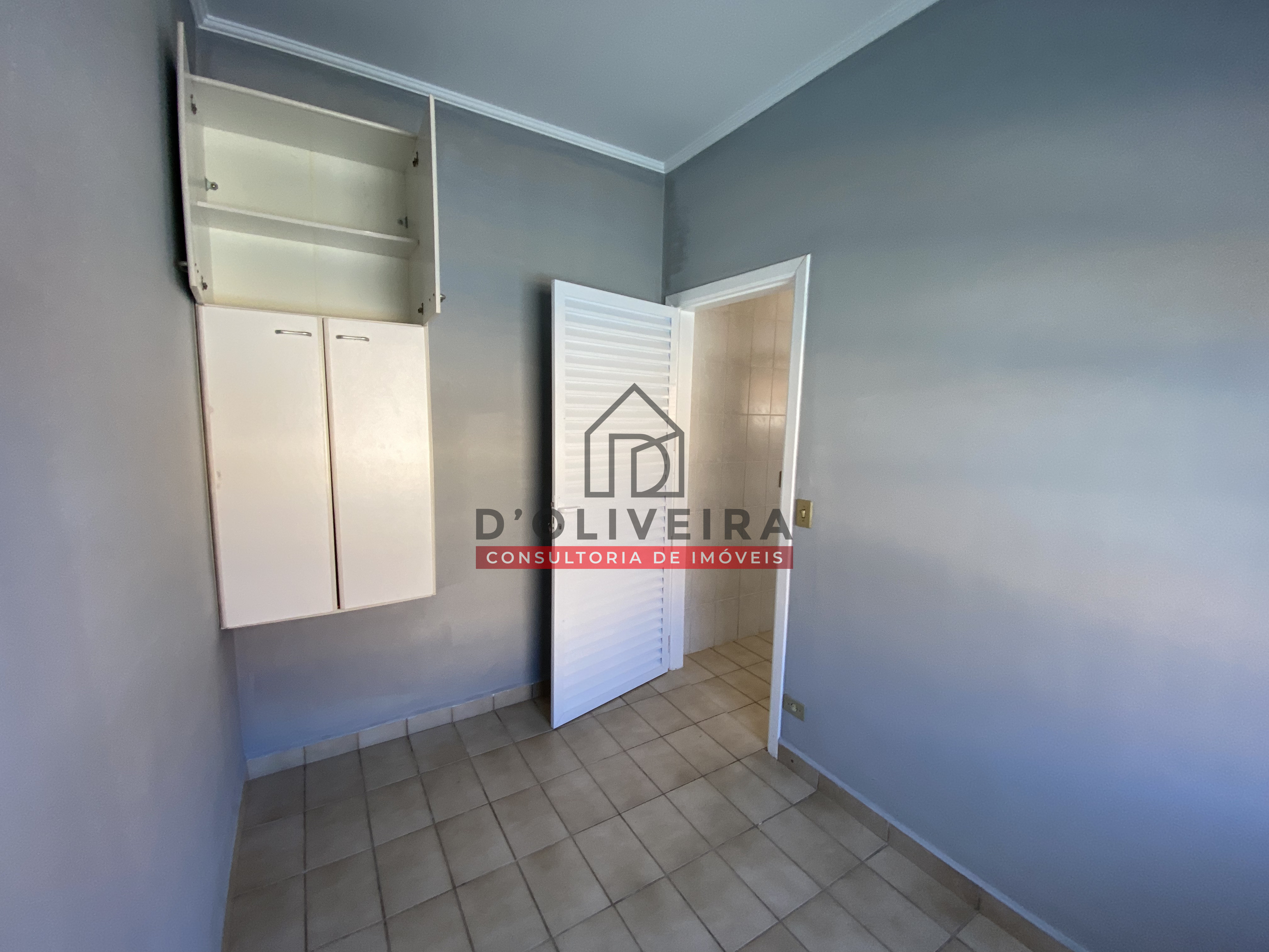 Casa térrea com piscina e churrasqueira no condomínio Bougainvillée III - Peruíbe - SP