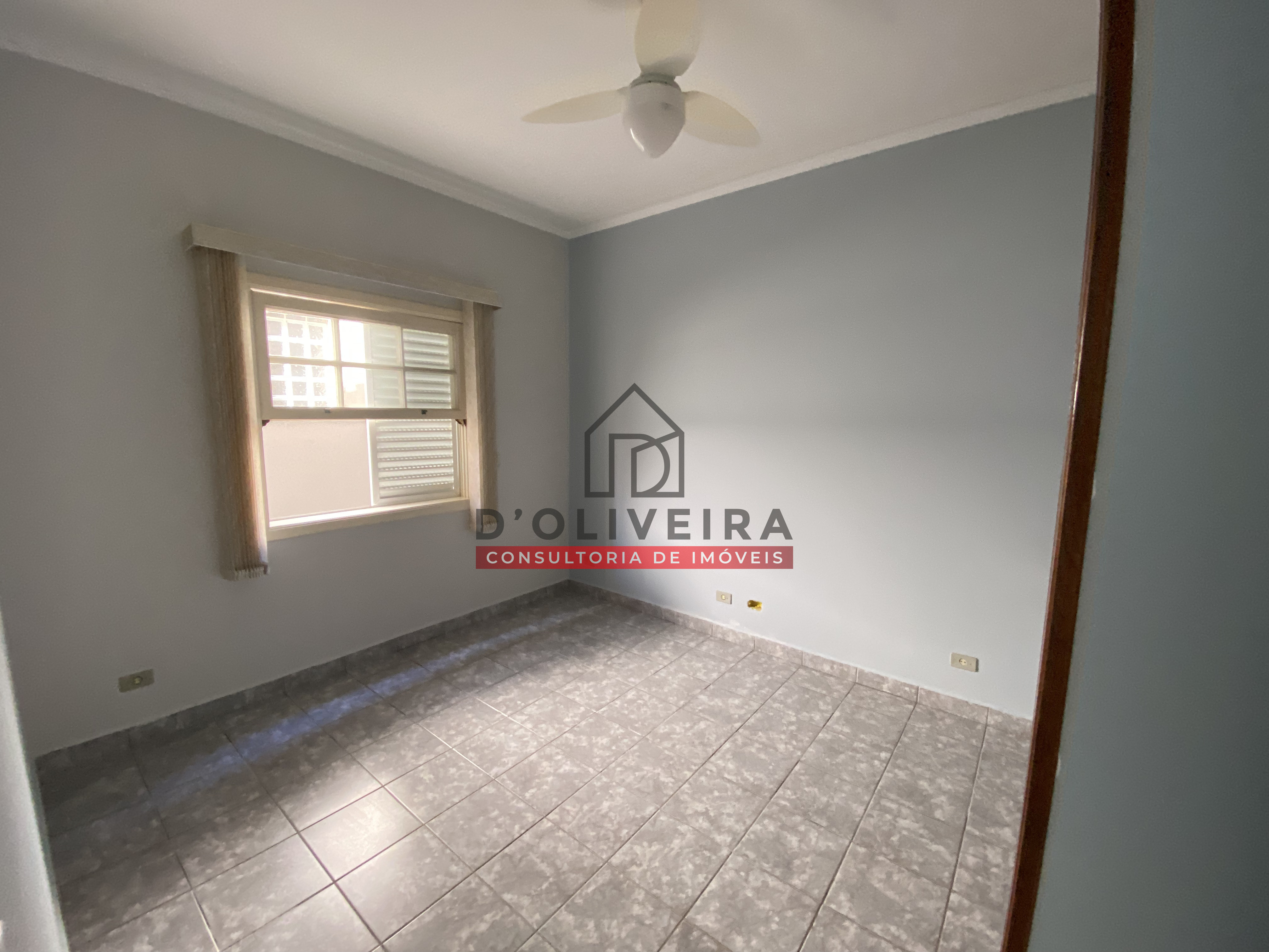 Casa térrea com piscina e churrasqueira no condomínio Bougainvillée III - Peruíbe - SP