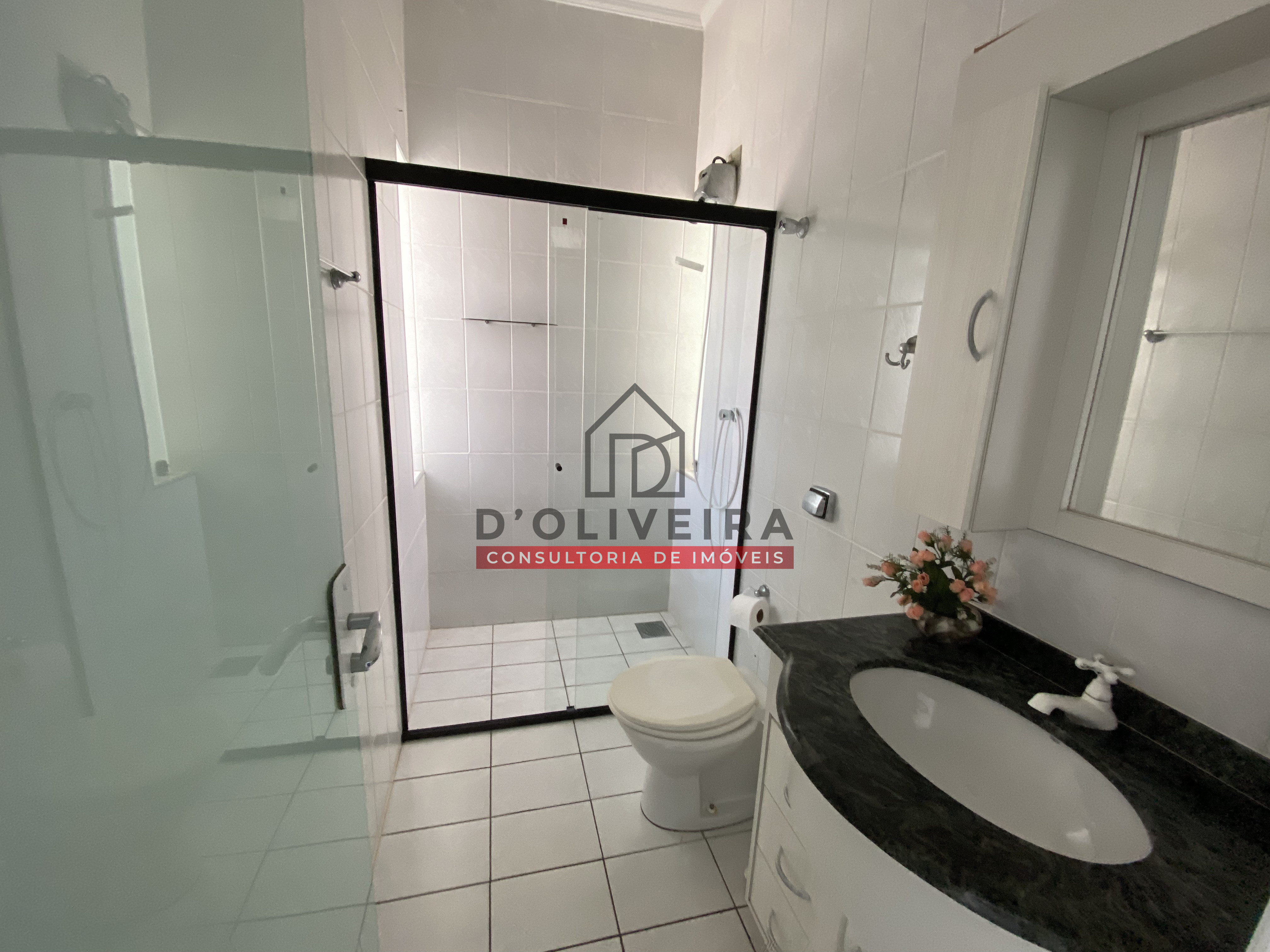 Casa térrea com piscina e churrasqueira no condomínio Bougainvillée III - Peruíbe - SP