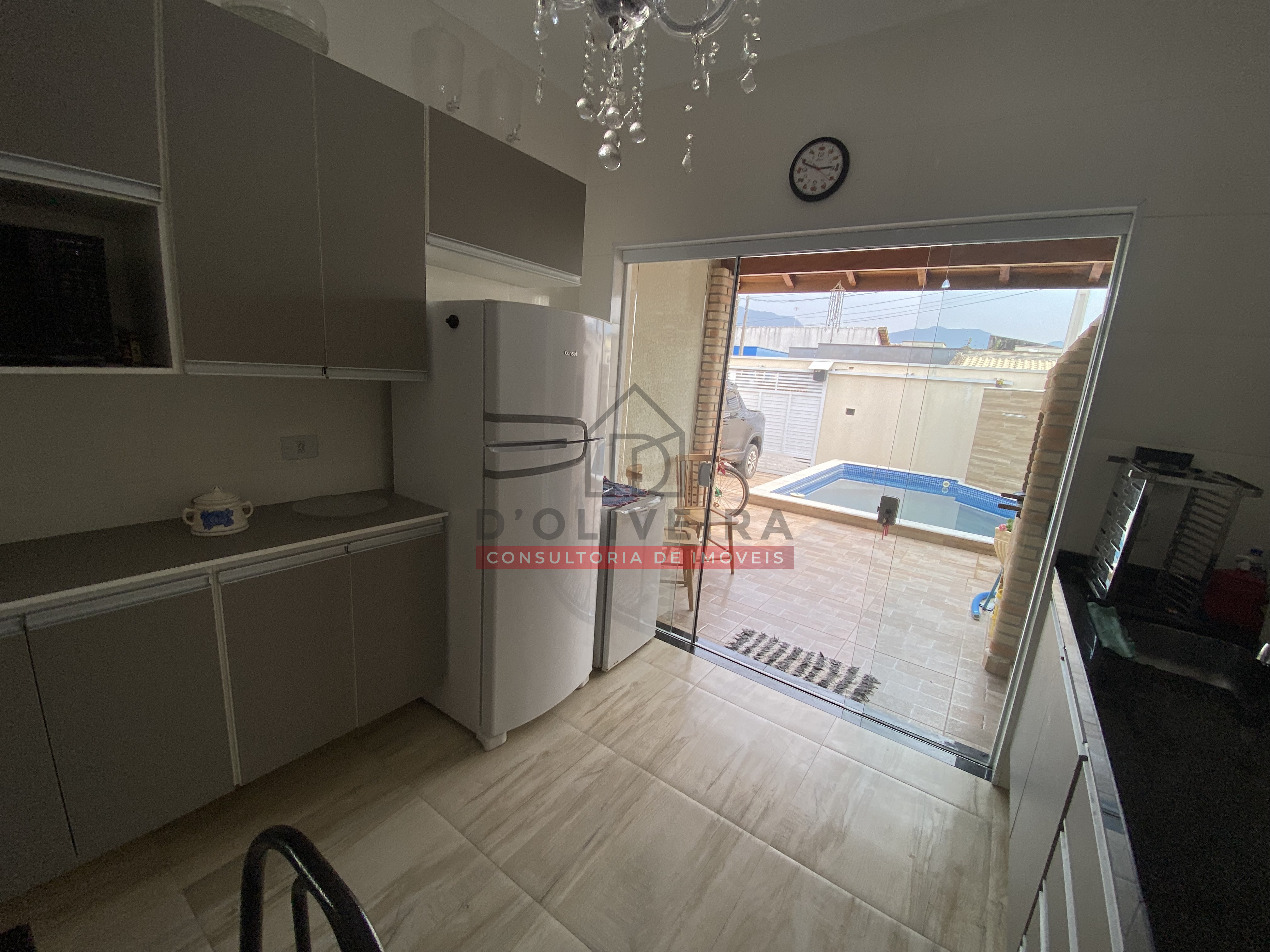 Casa com piscina e churrasqueira à venda no Bairro Parque D'aville - Peruíbe - SP