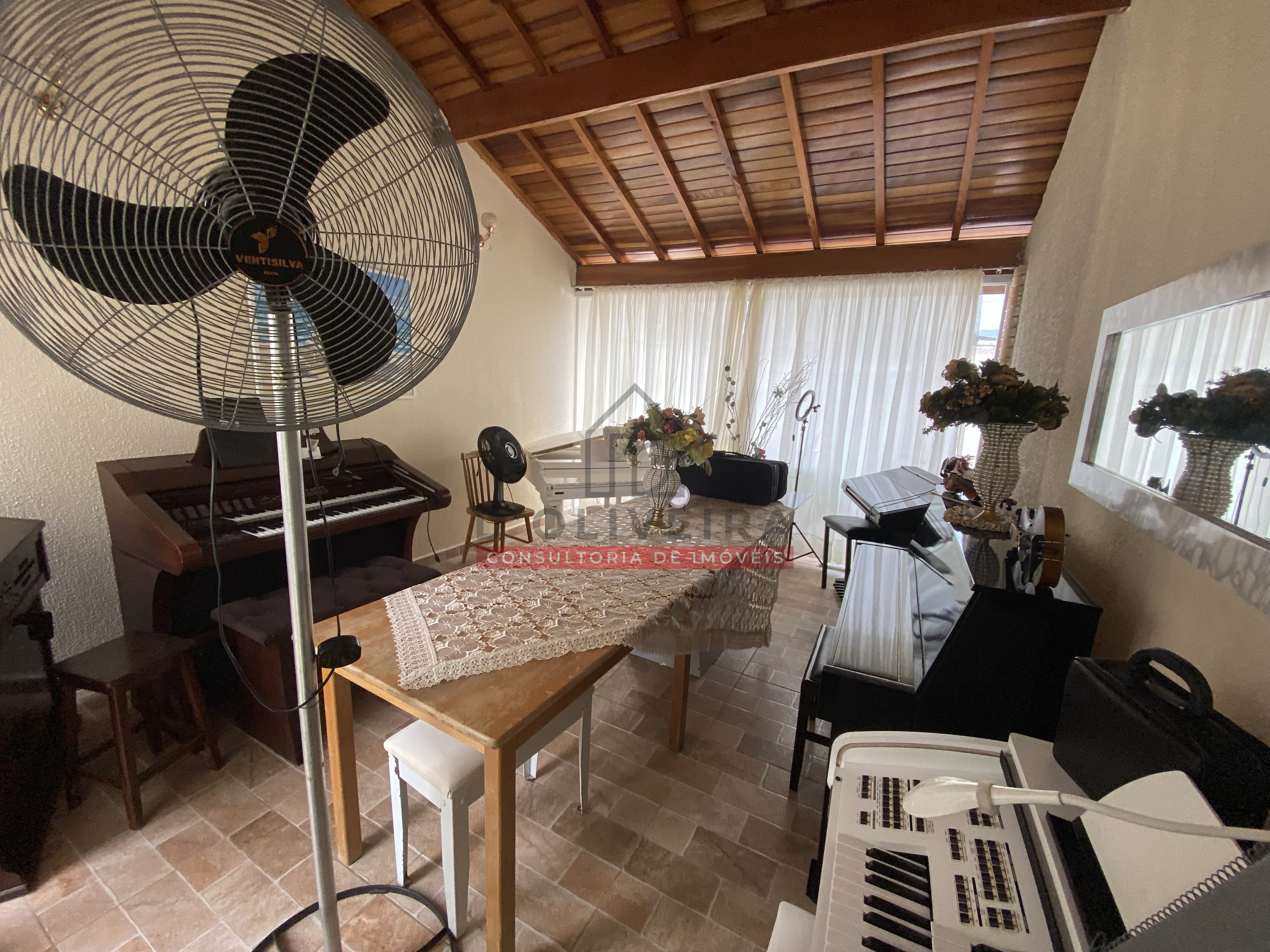 Casa com piscina e churrasqueira à venda no Bairro Parque D'aville - Peruíbe - SP