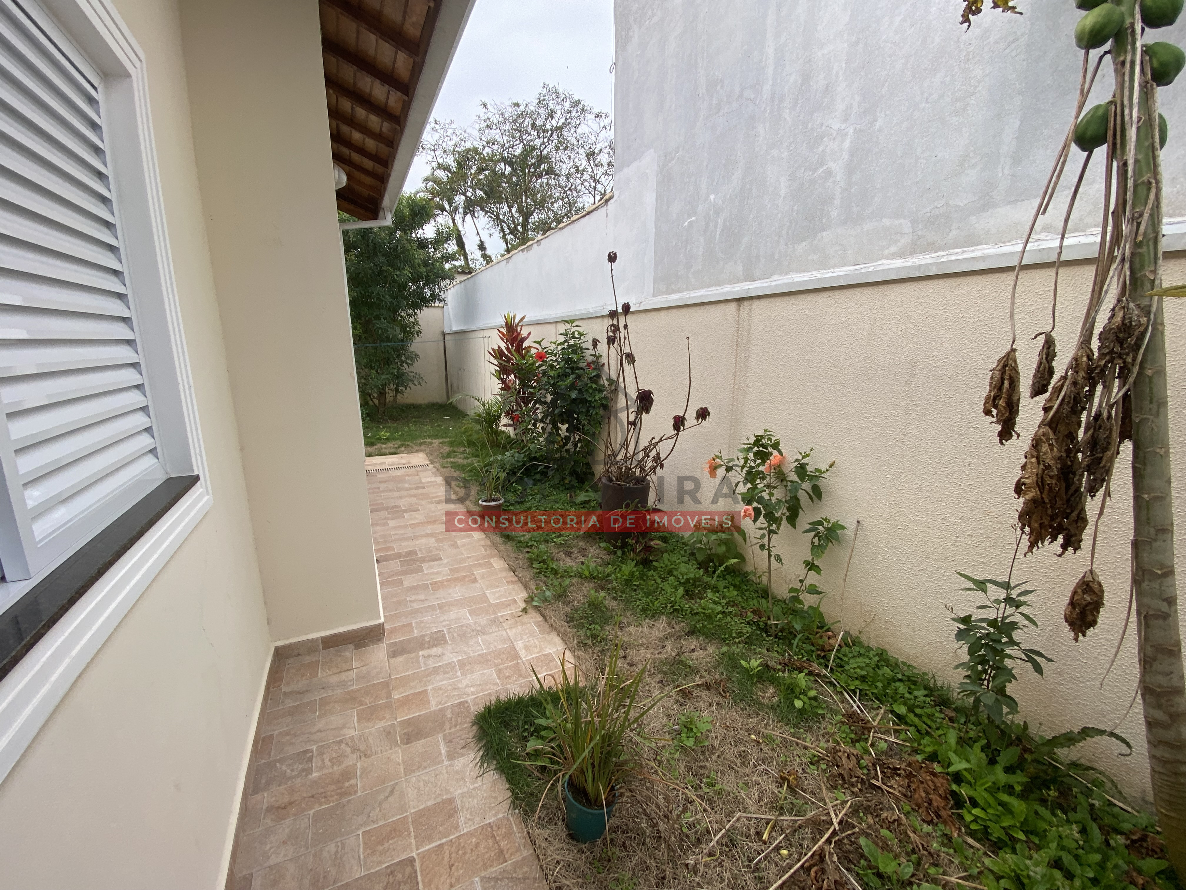 Casa com piscina e churrasqueira à venda no Bairro Parque D'aville - Peruíbe - SP