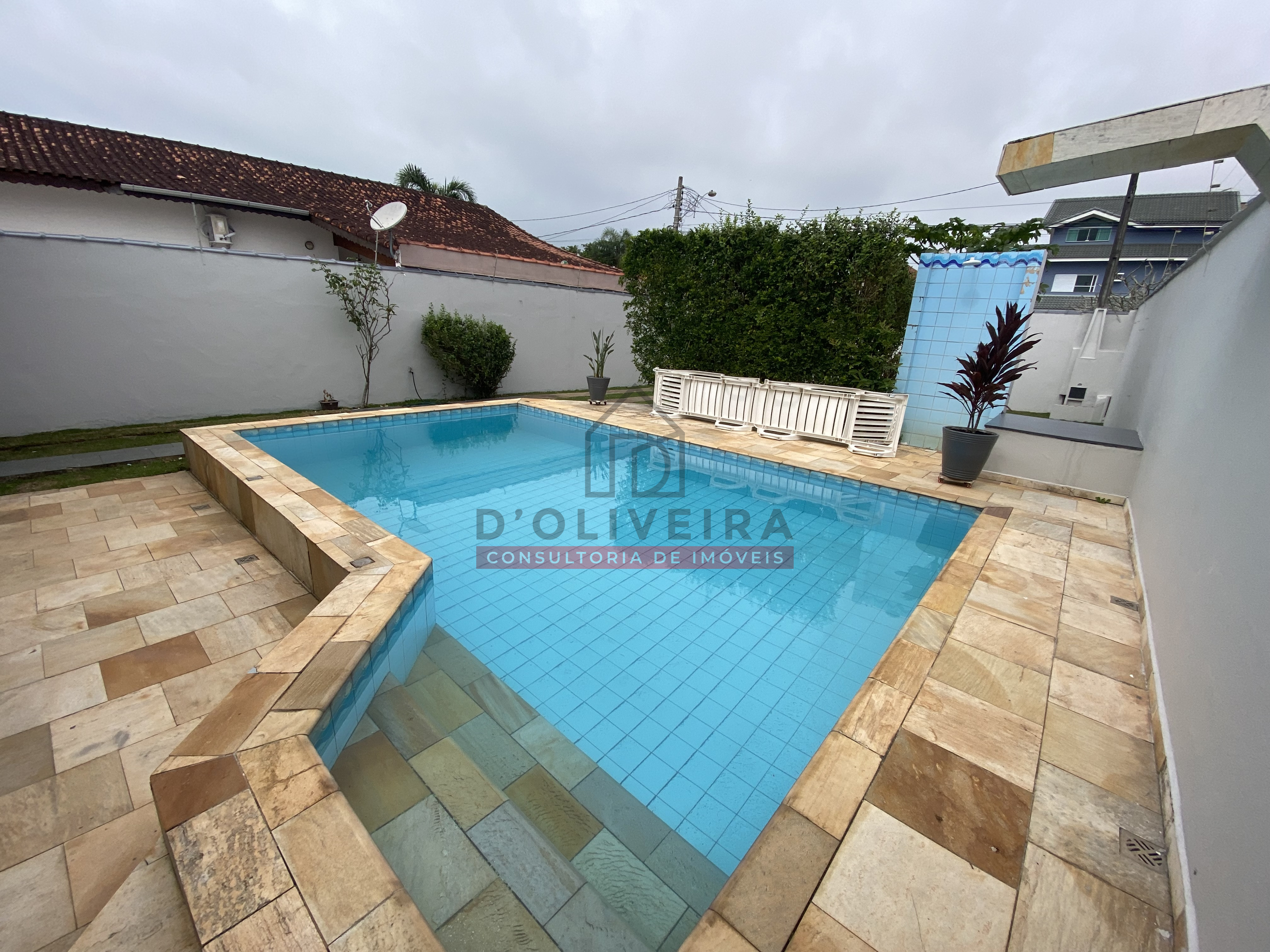 Casa com 500 m² de terreno a 200 metros da praia à venda no Balneário Oasis - Peruíbe - SP