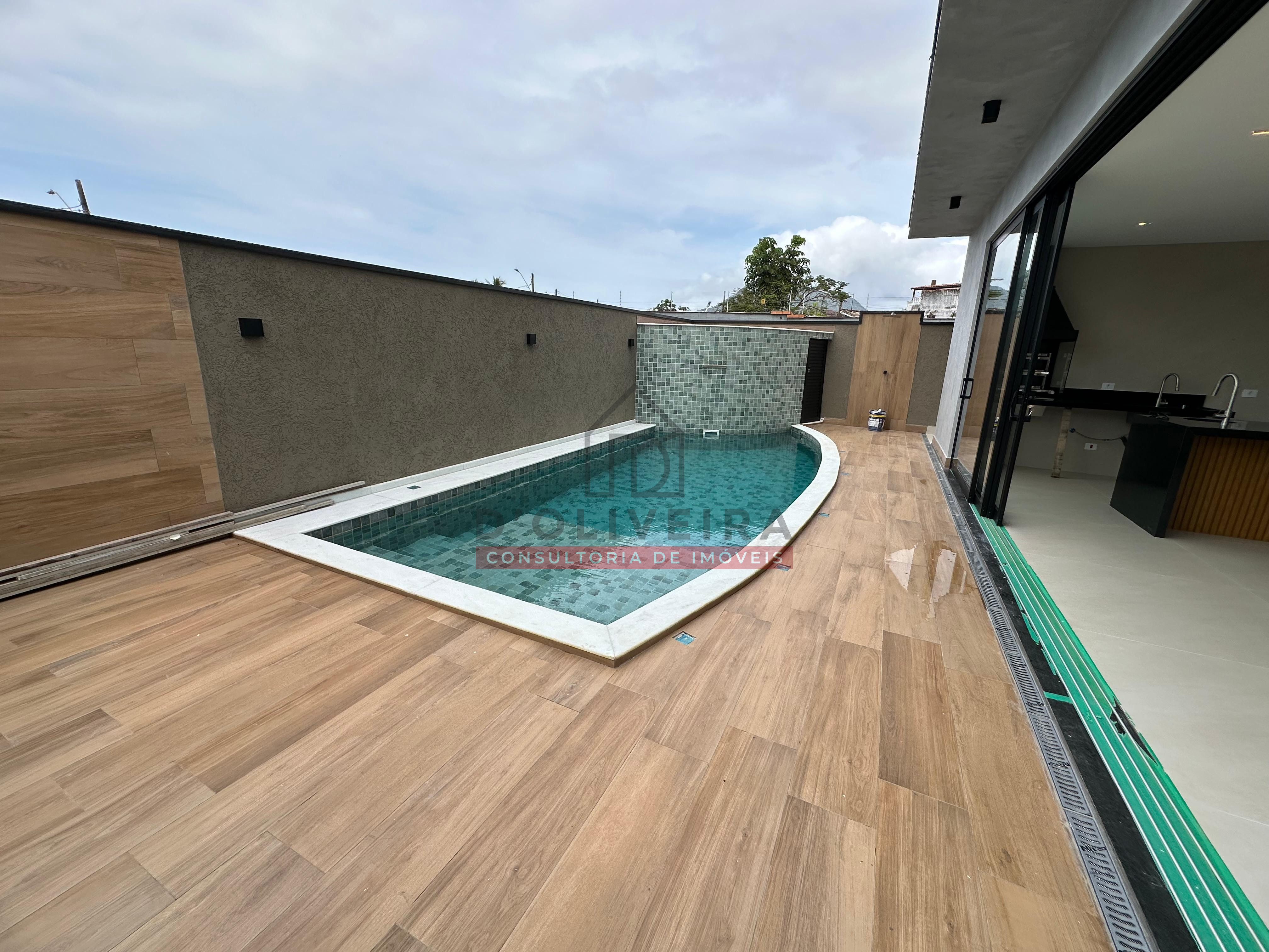 Sobrado moderno com piscina e churrasqueira no condomínio Flora Rica - Peruíbe - SP