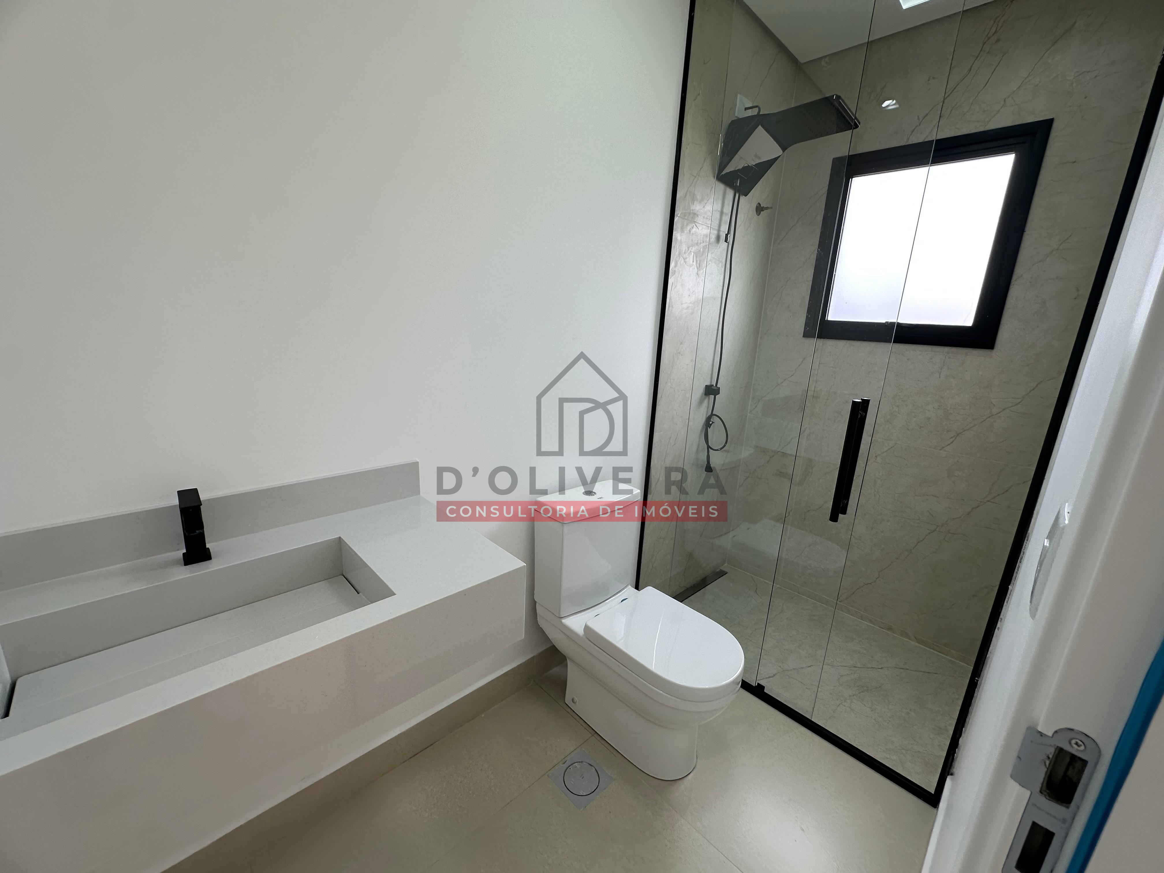 Sobrado moderno com piscina e churrasqueira no condomínio Flora Rica - Peruíbe - SP