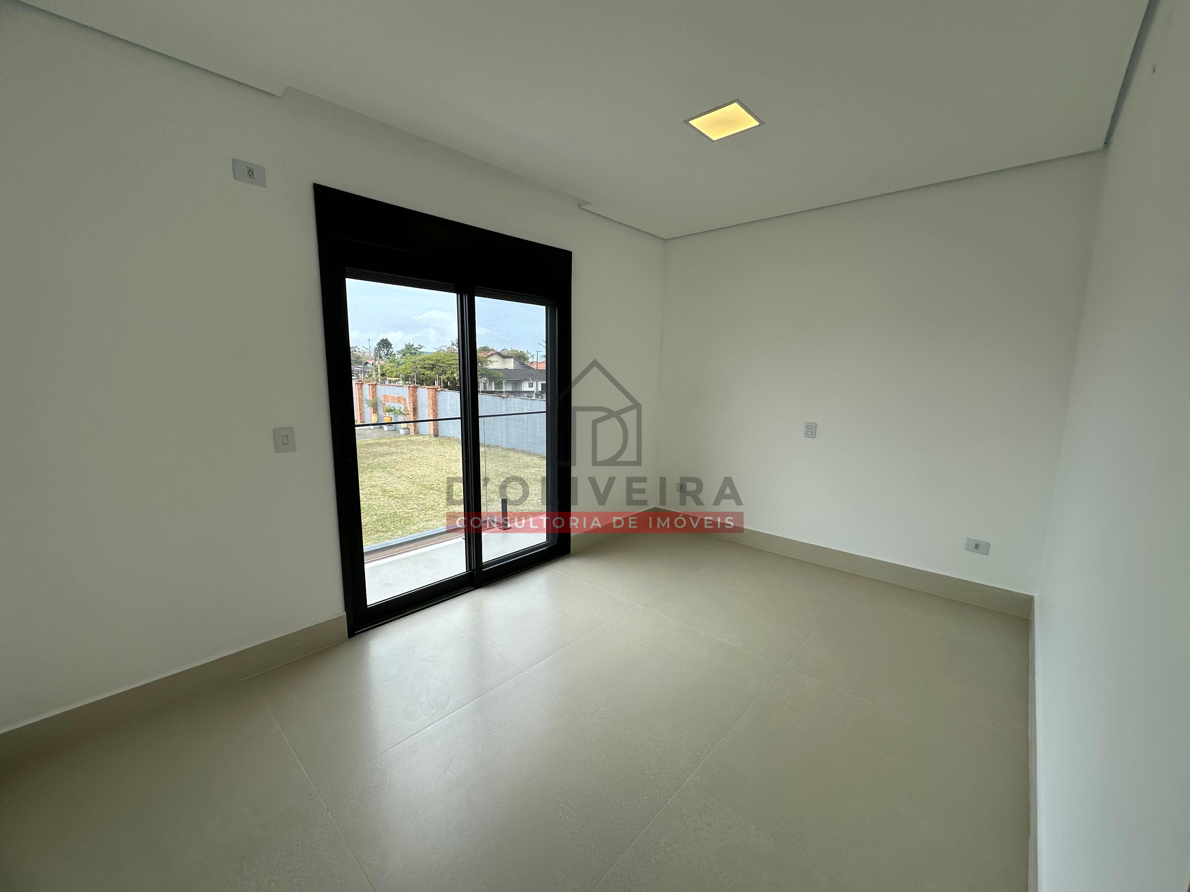 Sobrado moderno com piscina e churrasqueira no condomínio Flora Rica - Peruíbe - SP