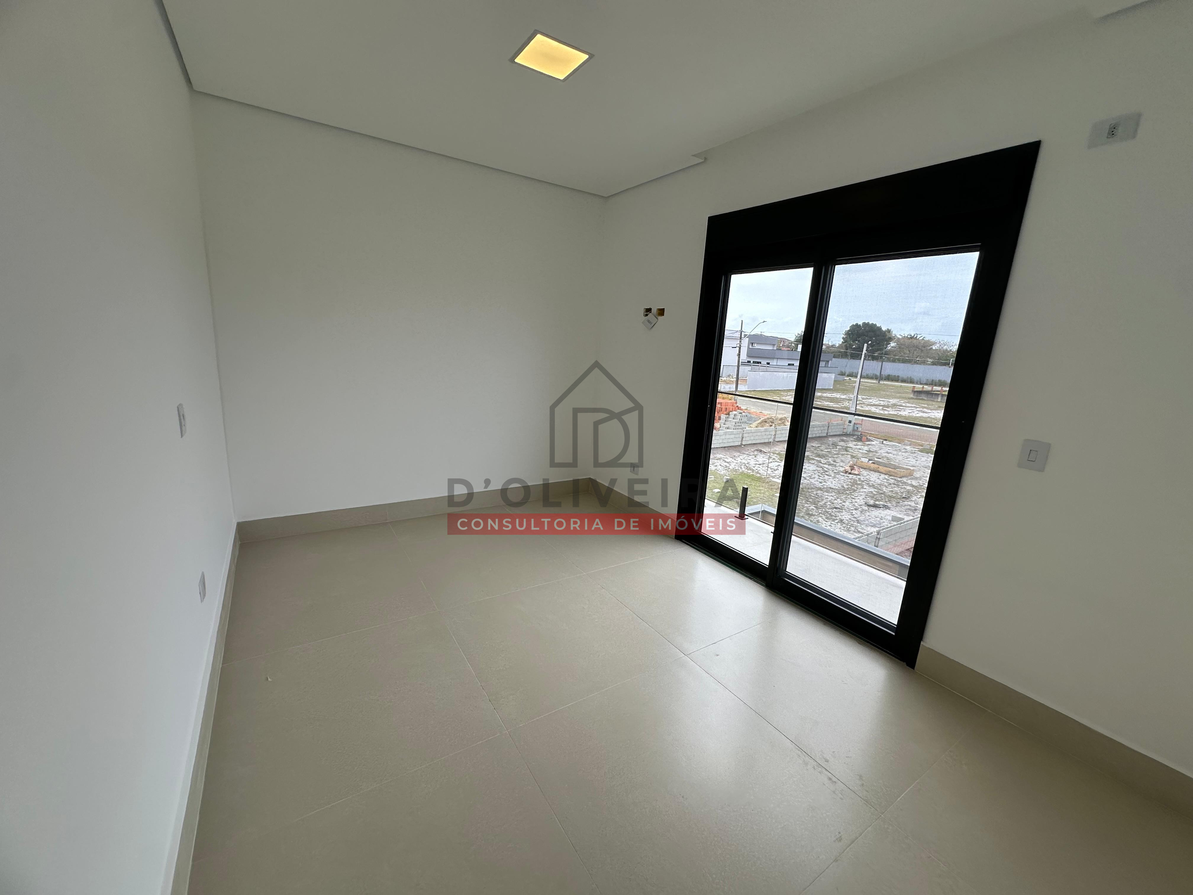 Sobrado moderno com piscina e churrasqueira no condomínio Flora Rica - Peruíbe - SP