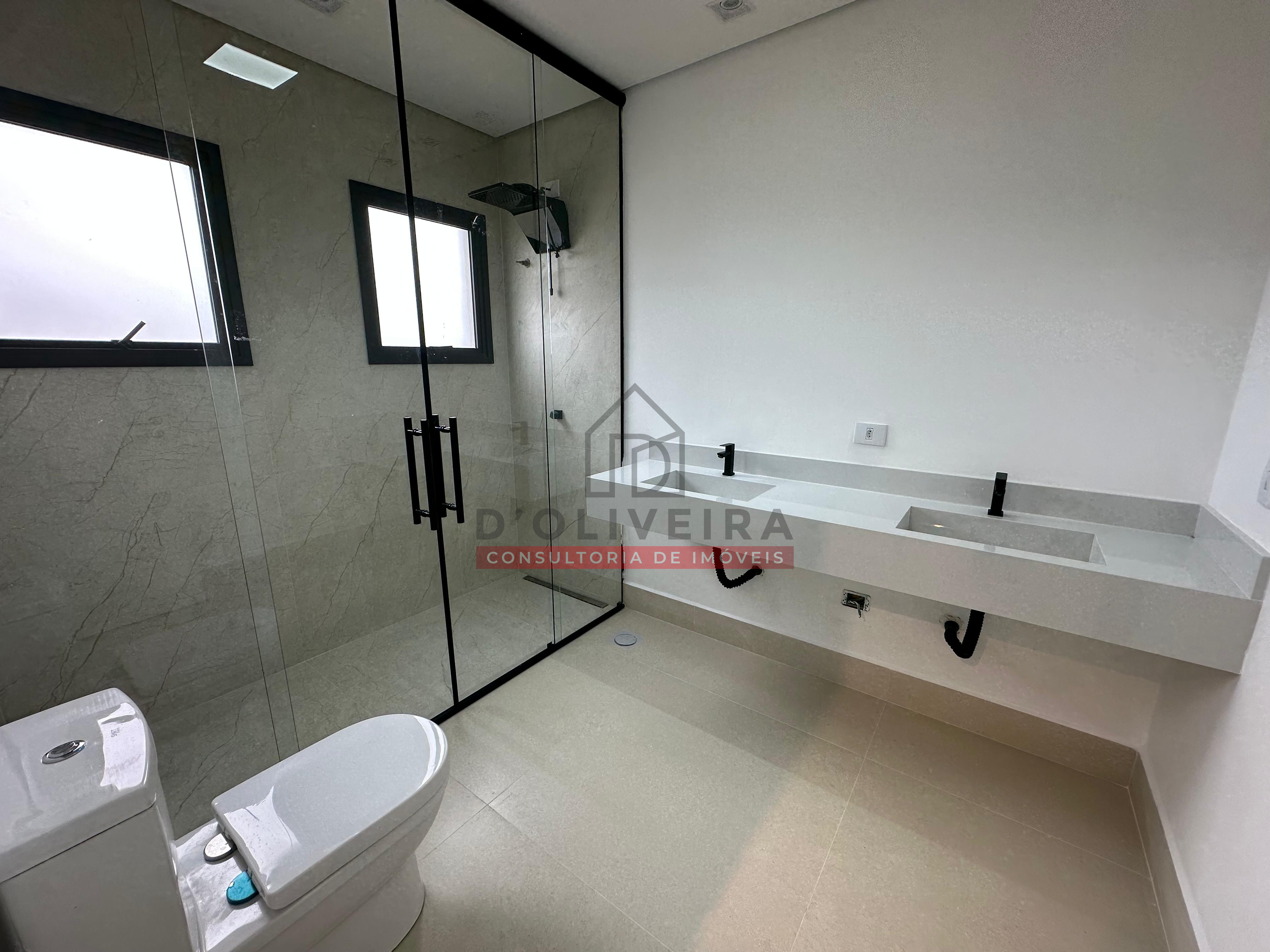 Sobrado moderno com piscina e churrasqueira no condomínio Flora Rica - Peruíbe - SP