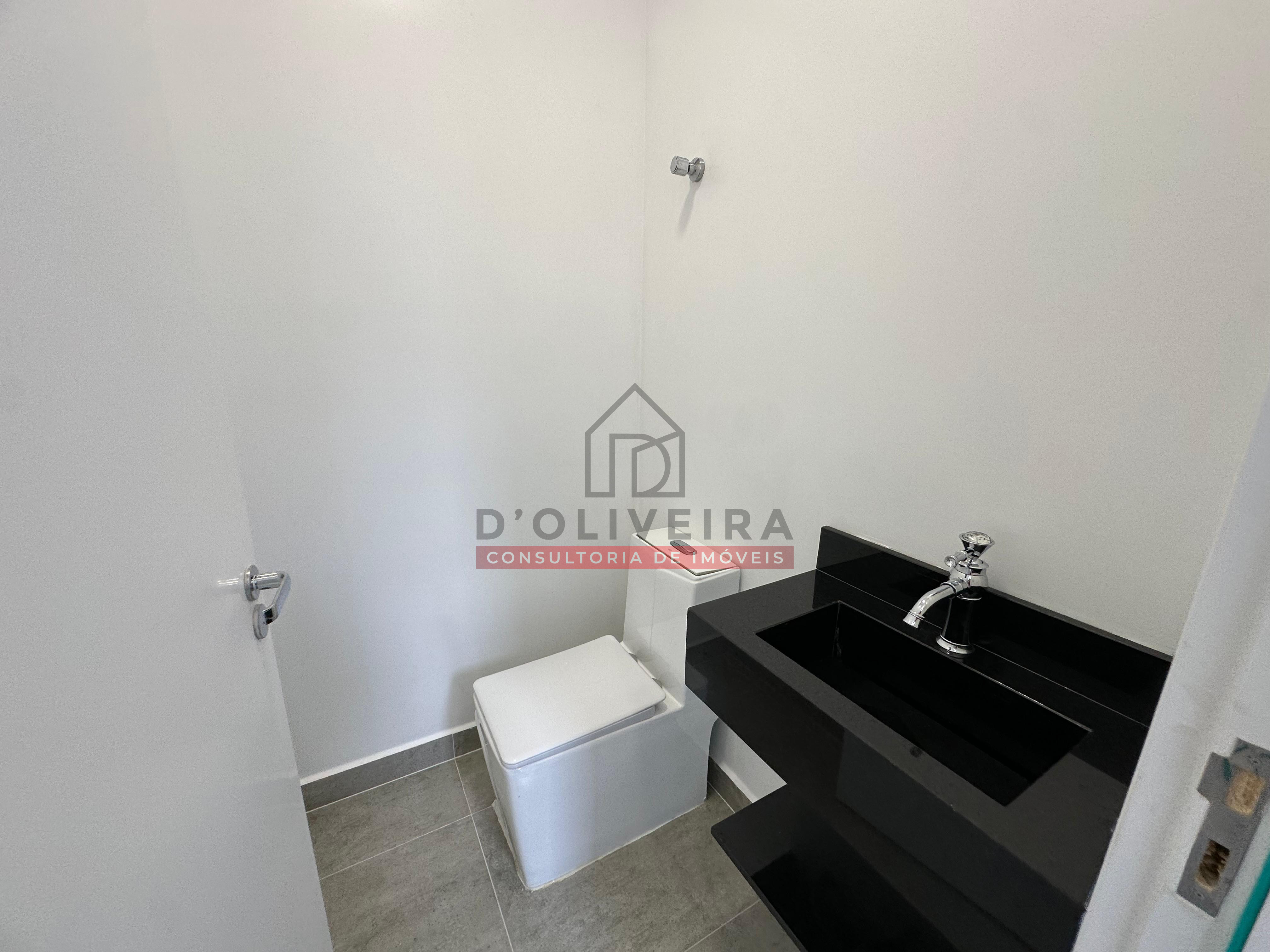 Sobrado com piscina e churrasqueira no condomínio Flora Rica - Peruíbe - SP