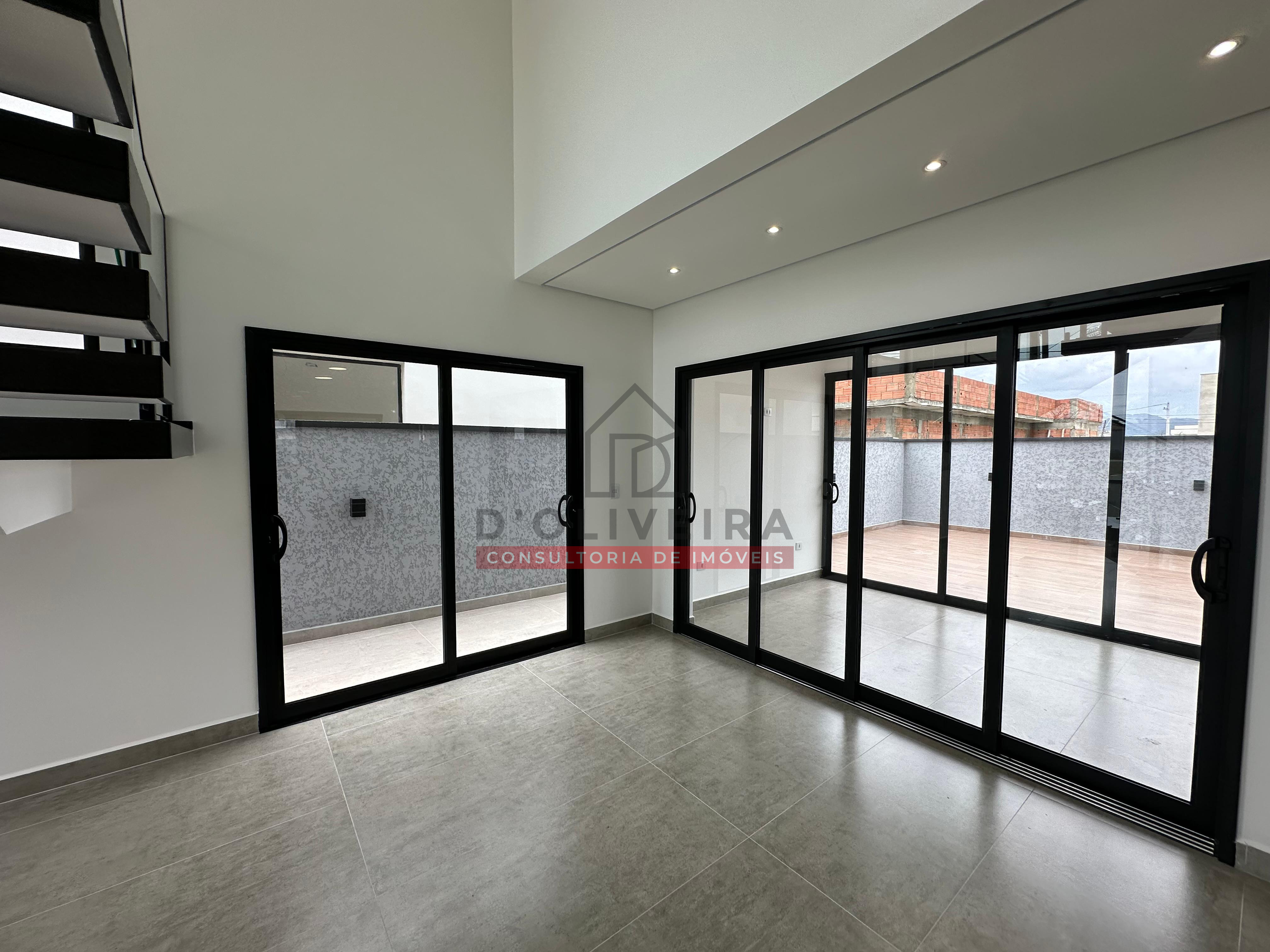 Sobrado com piscina e churrasqueira no condomínio Flora Rica - Peruíbe - SP