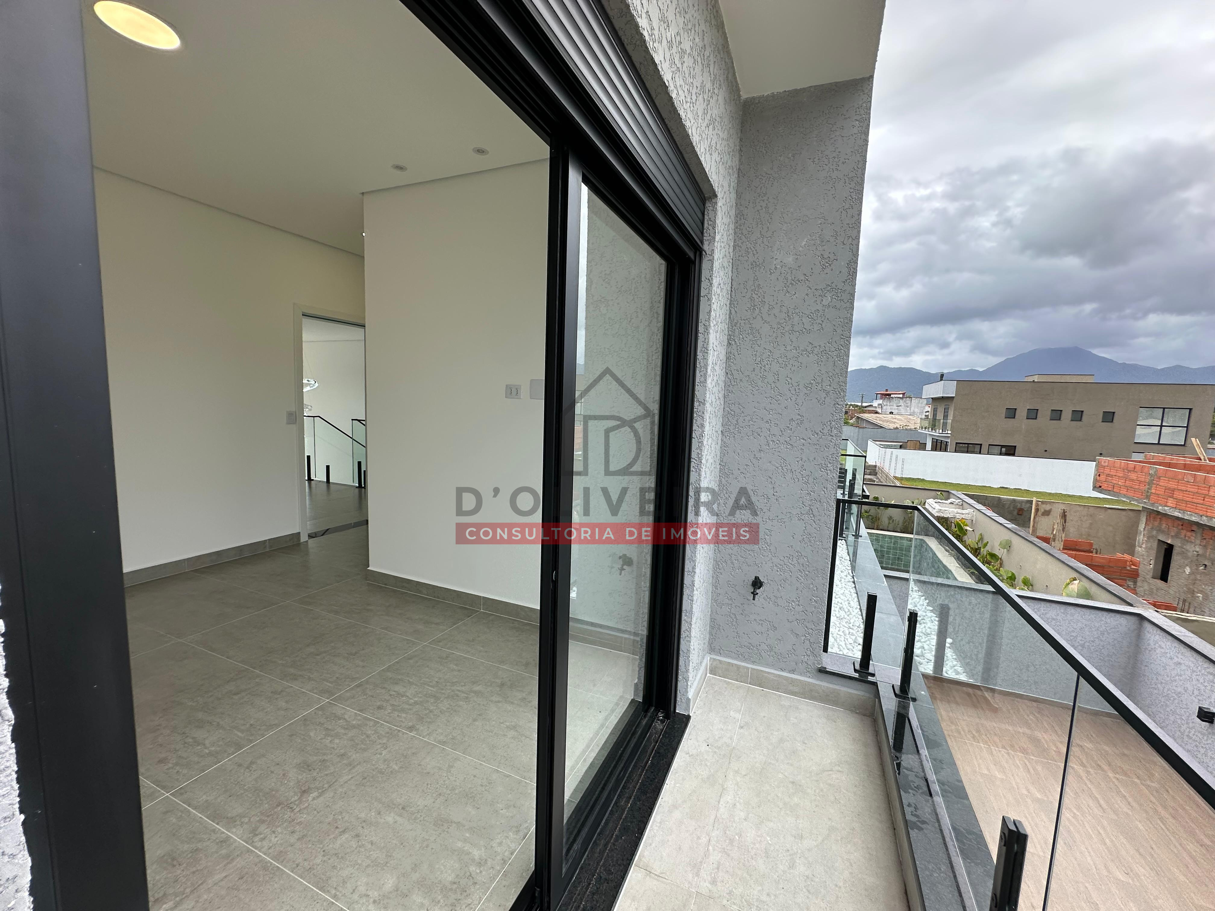 Sobrado com piscina e churrasqueira no condomínio Flora Rica - Peruíbe - SP