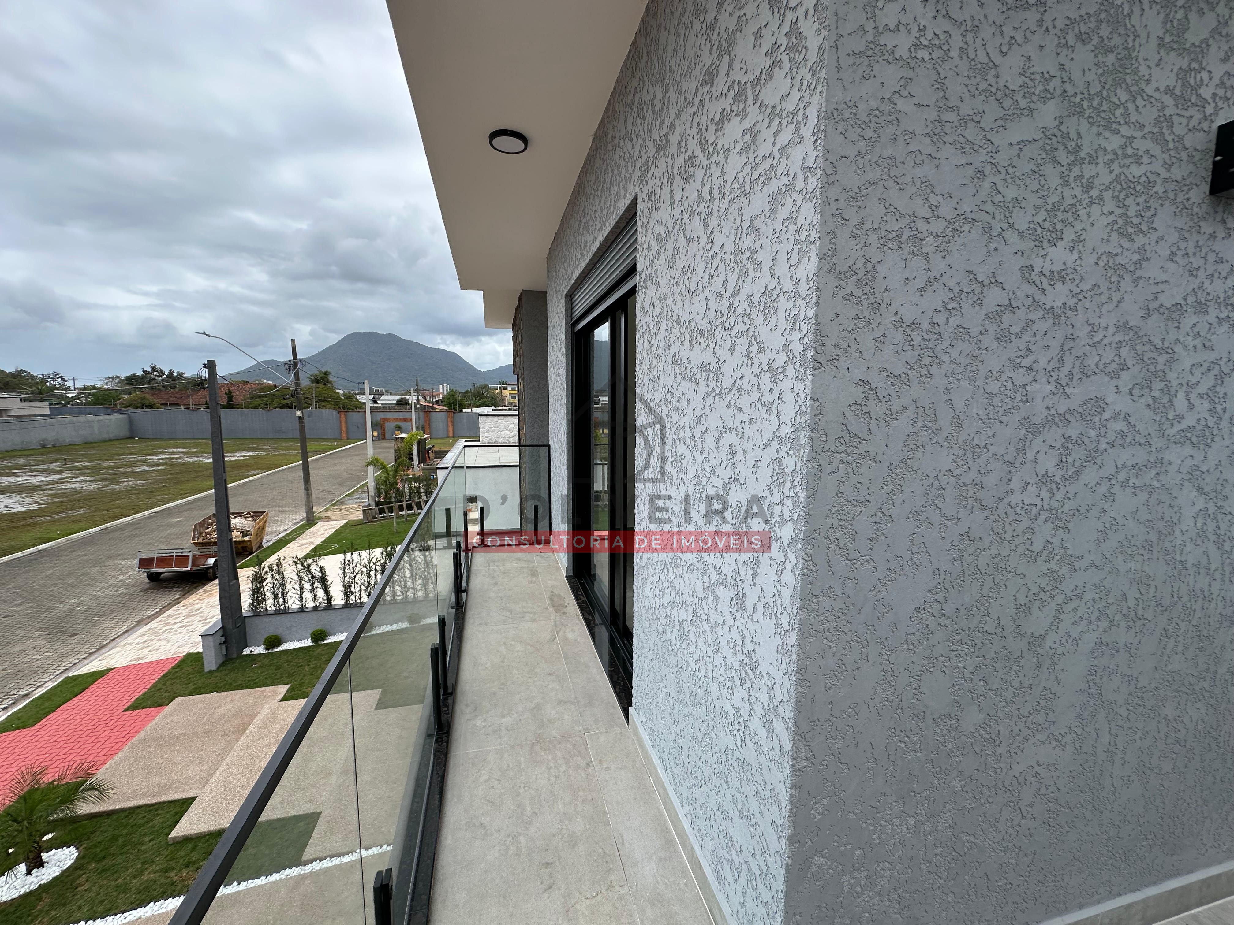 Sobrado com piscina e churrasqueira no condomínio Flora Rica - Peruíbe - SP