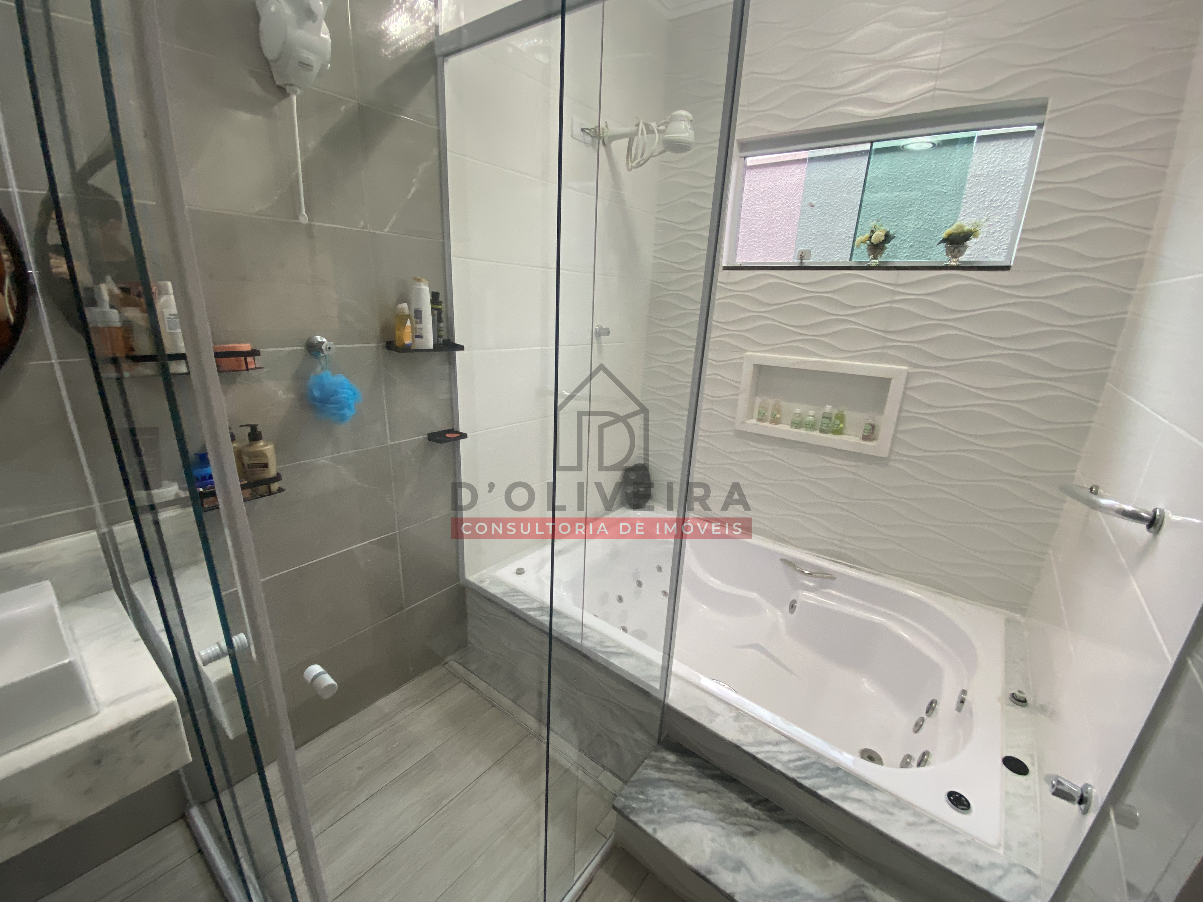 Casa com piscina e churrasqueira no Flora Rica 2 - Peruíbe - SP