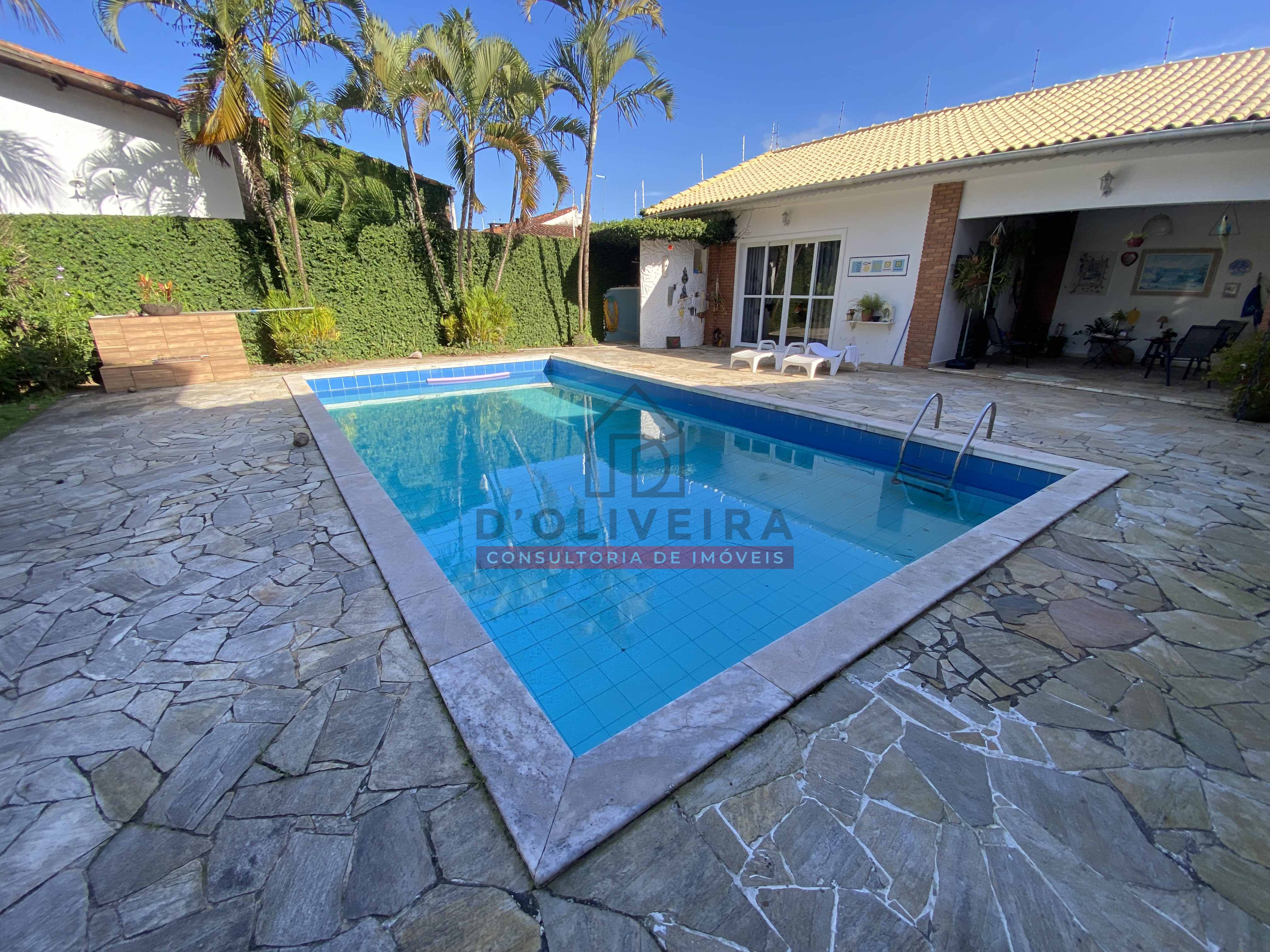 Sobrado com piscina e churrasqueira na Cidade Nova Peruíbe - Peruíbe - SP