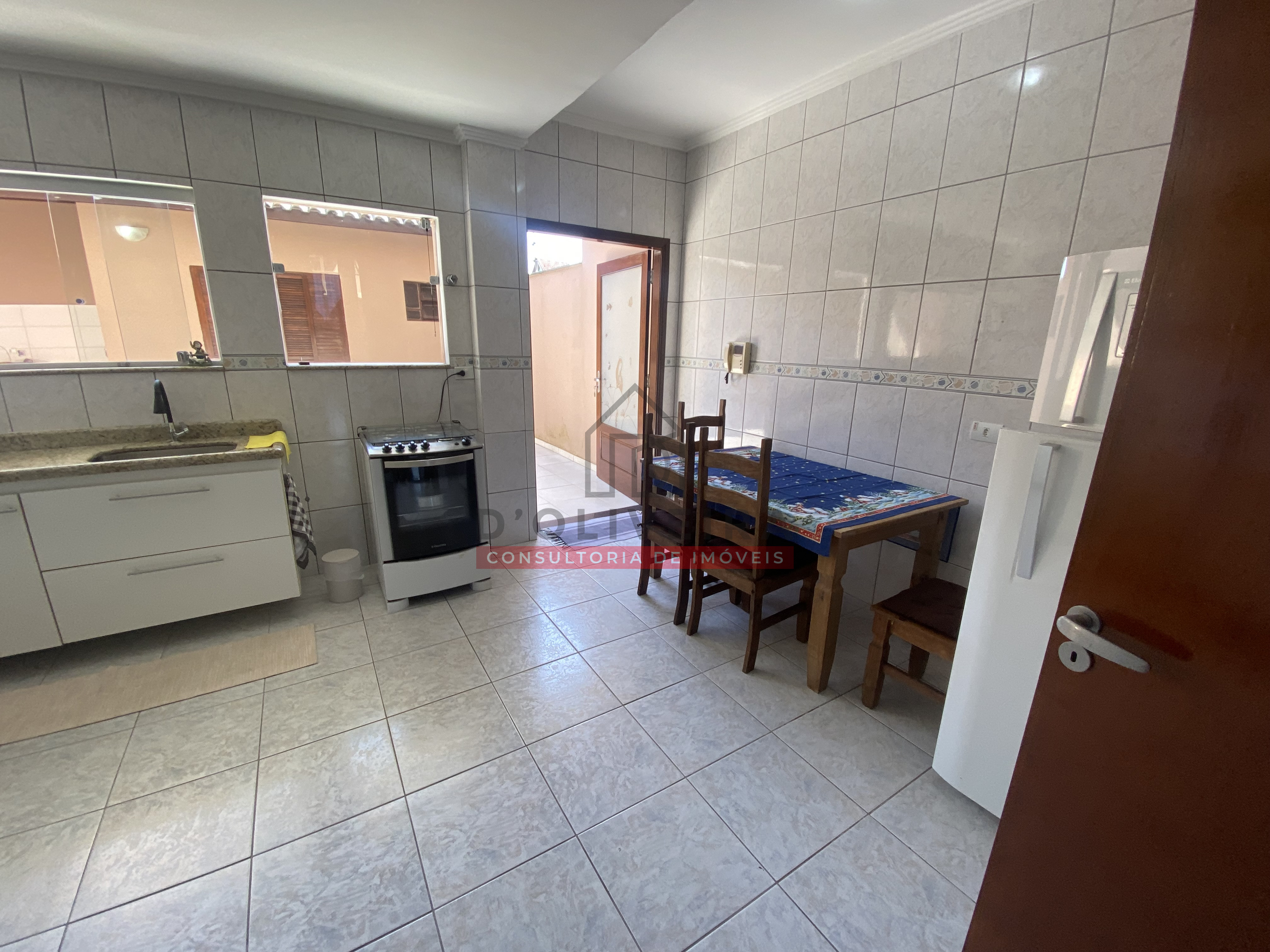 Sobrado com piscina à venda no Jardim Ribamar - Peruíbe - SP