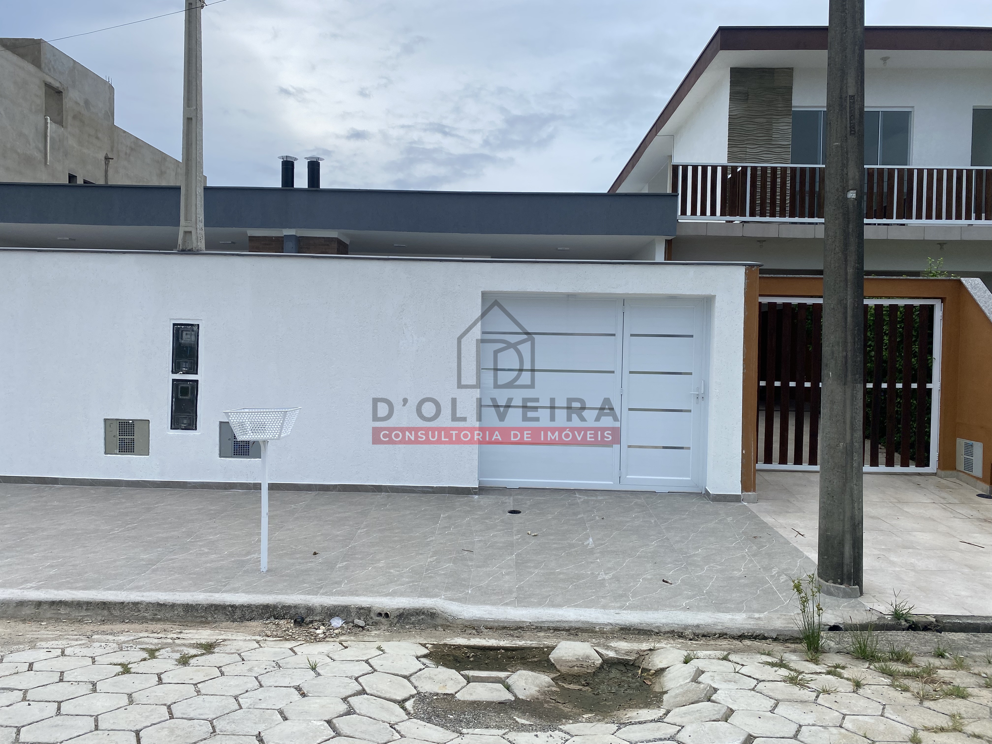 Casa com piscina e churrasqueira à venda no Bairro Flora Rica - Peruíbe - SP