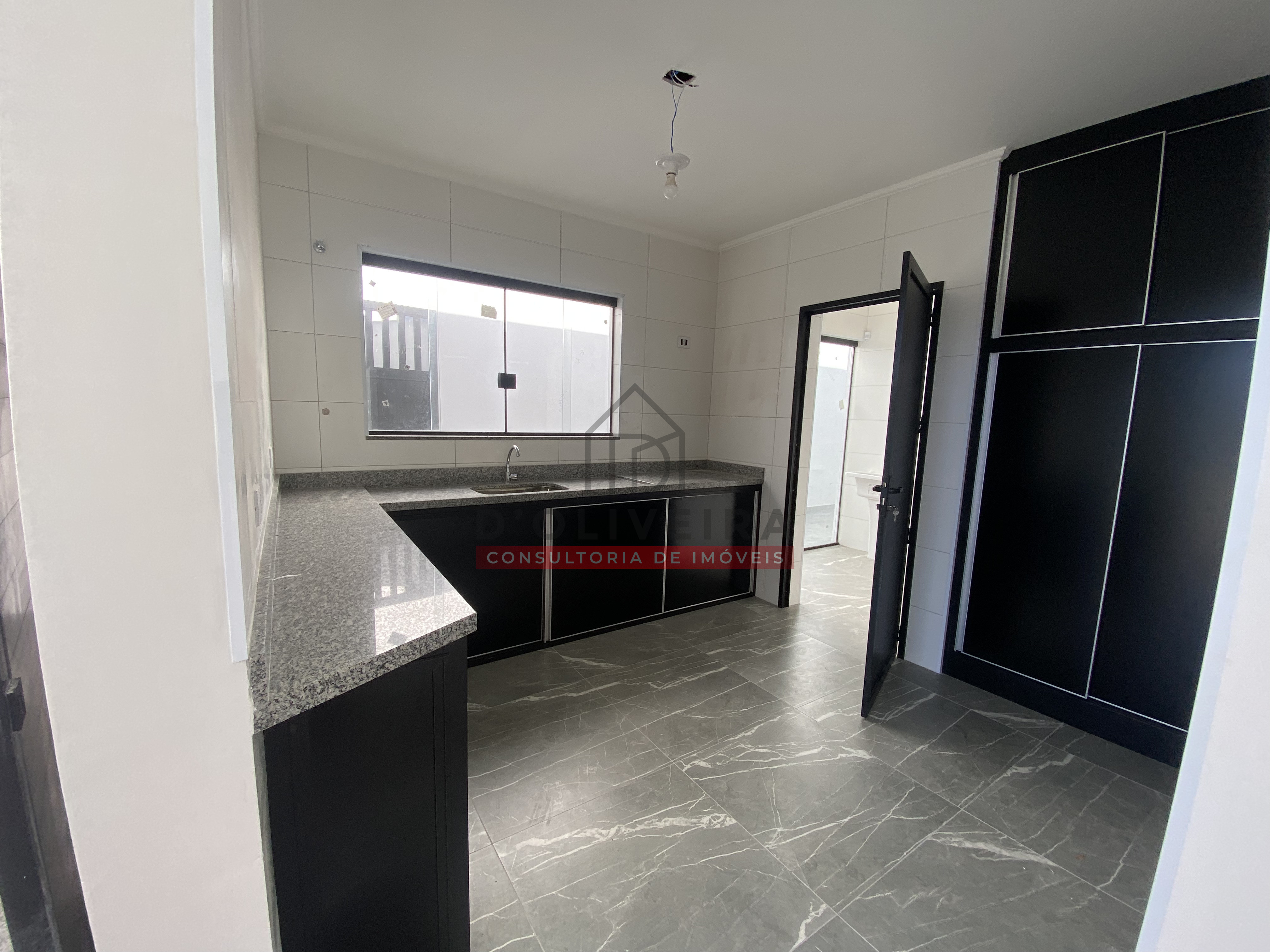 Casa térrea com piscina e 3 suítes à venda no Balneário Samburá - Peruíbe - SP