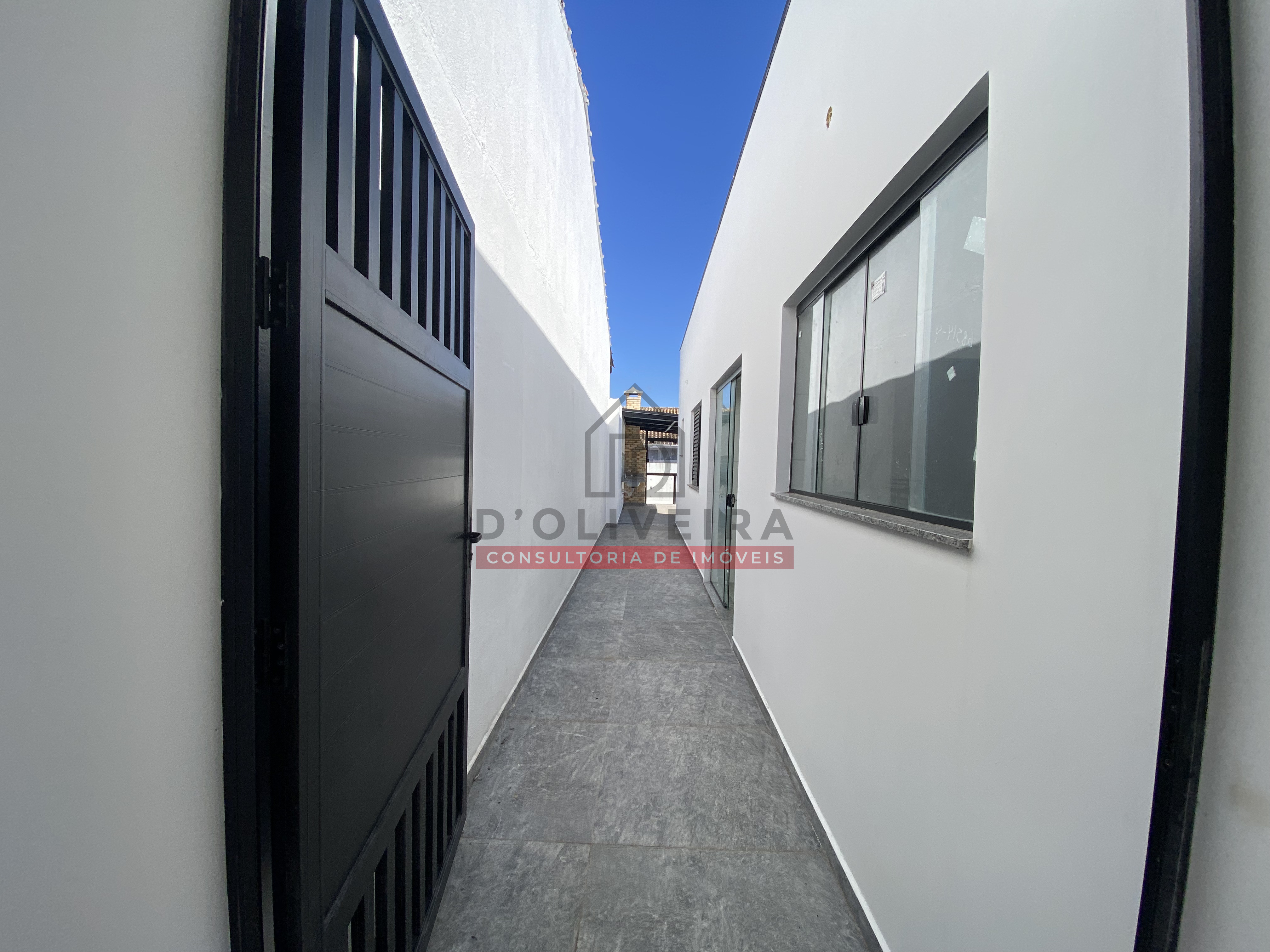 Casa térrea com piscina e 3 suítes à venda no Balneário Samburá - Peruíbe - SP