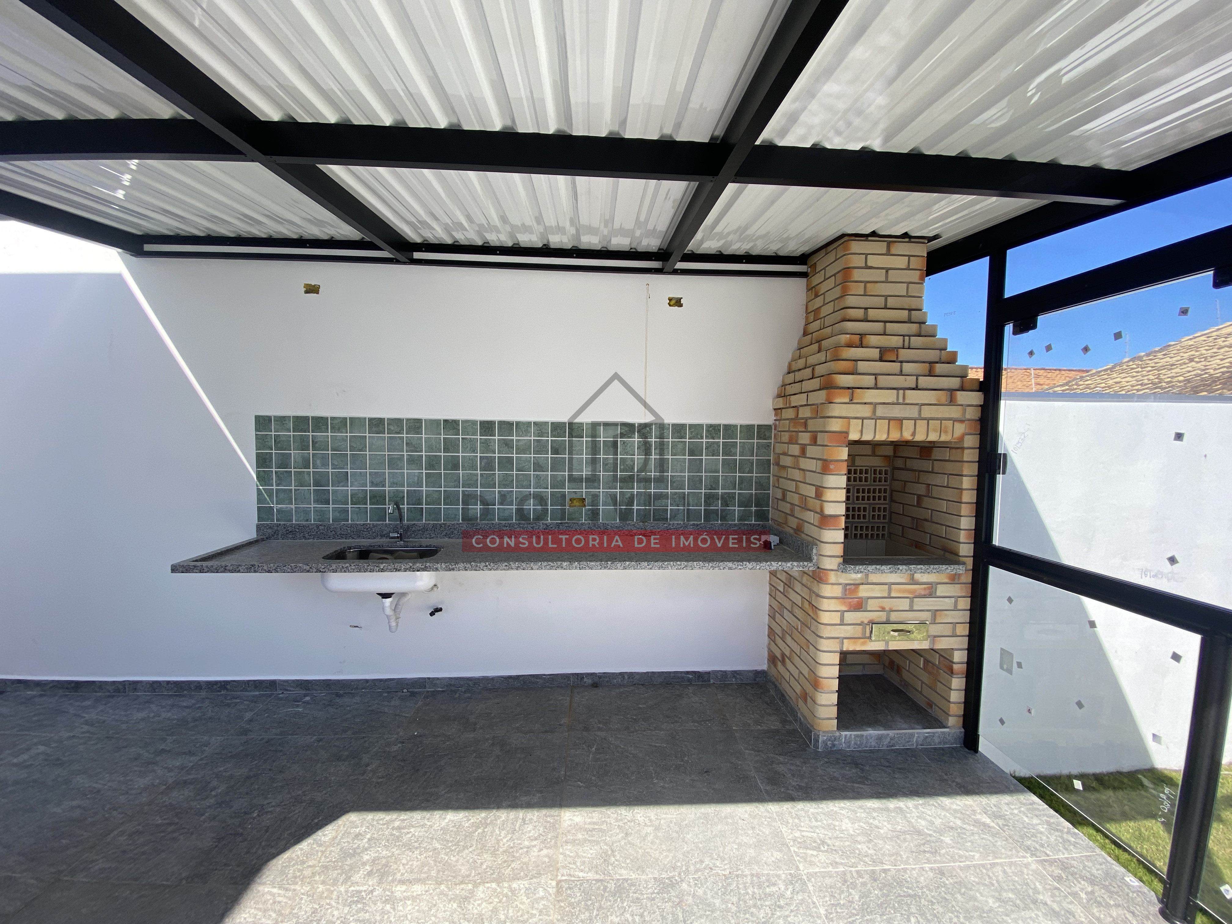 Casa térrea com piscina e 3 suítes à venda no Balneário Samburá - Peruíbe - SP