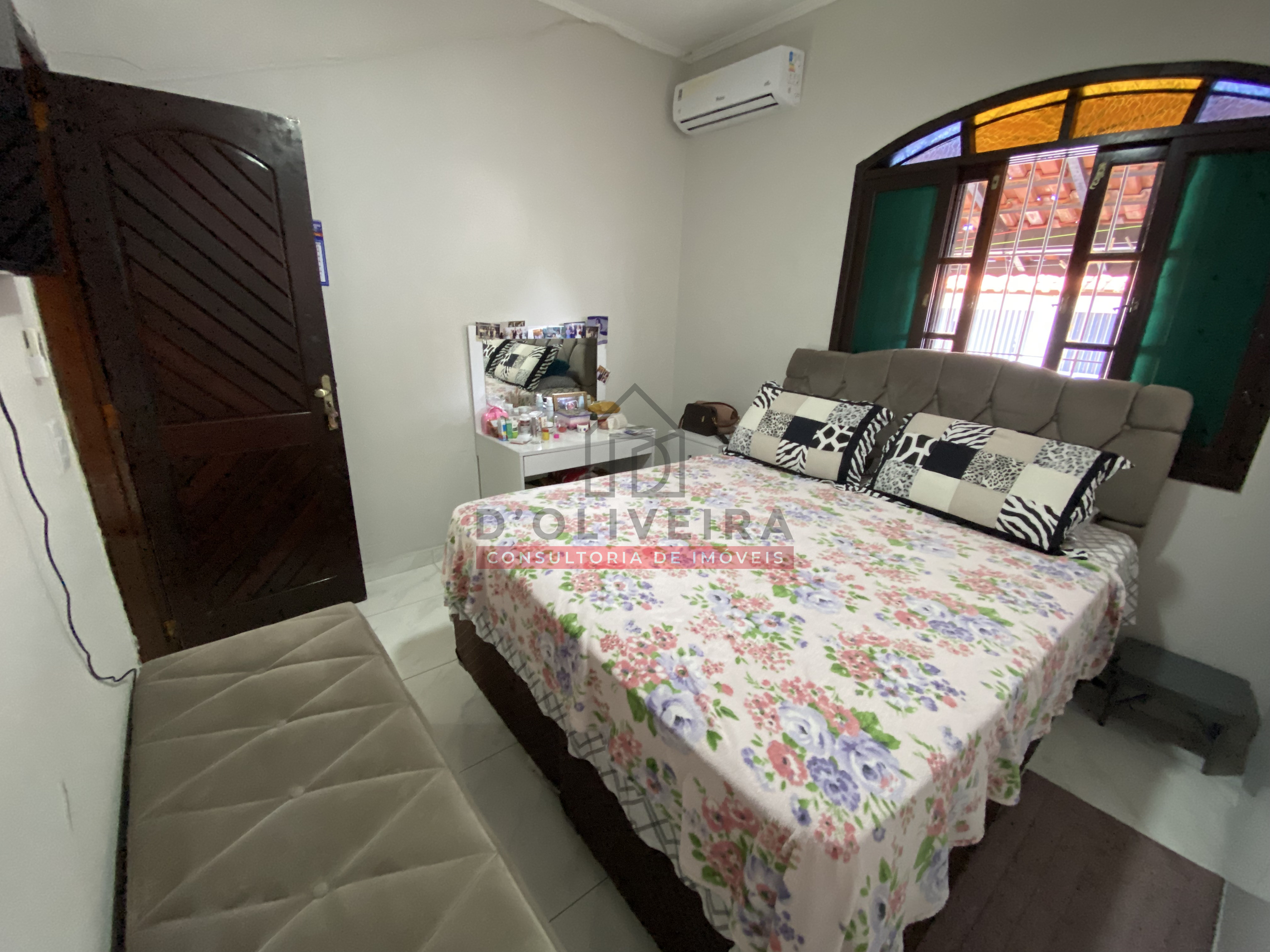 Casa térrea com edícula e churrasqueira no Bairro Jardim Veneza - Peruíbe - SP