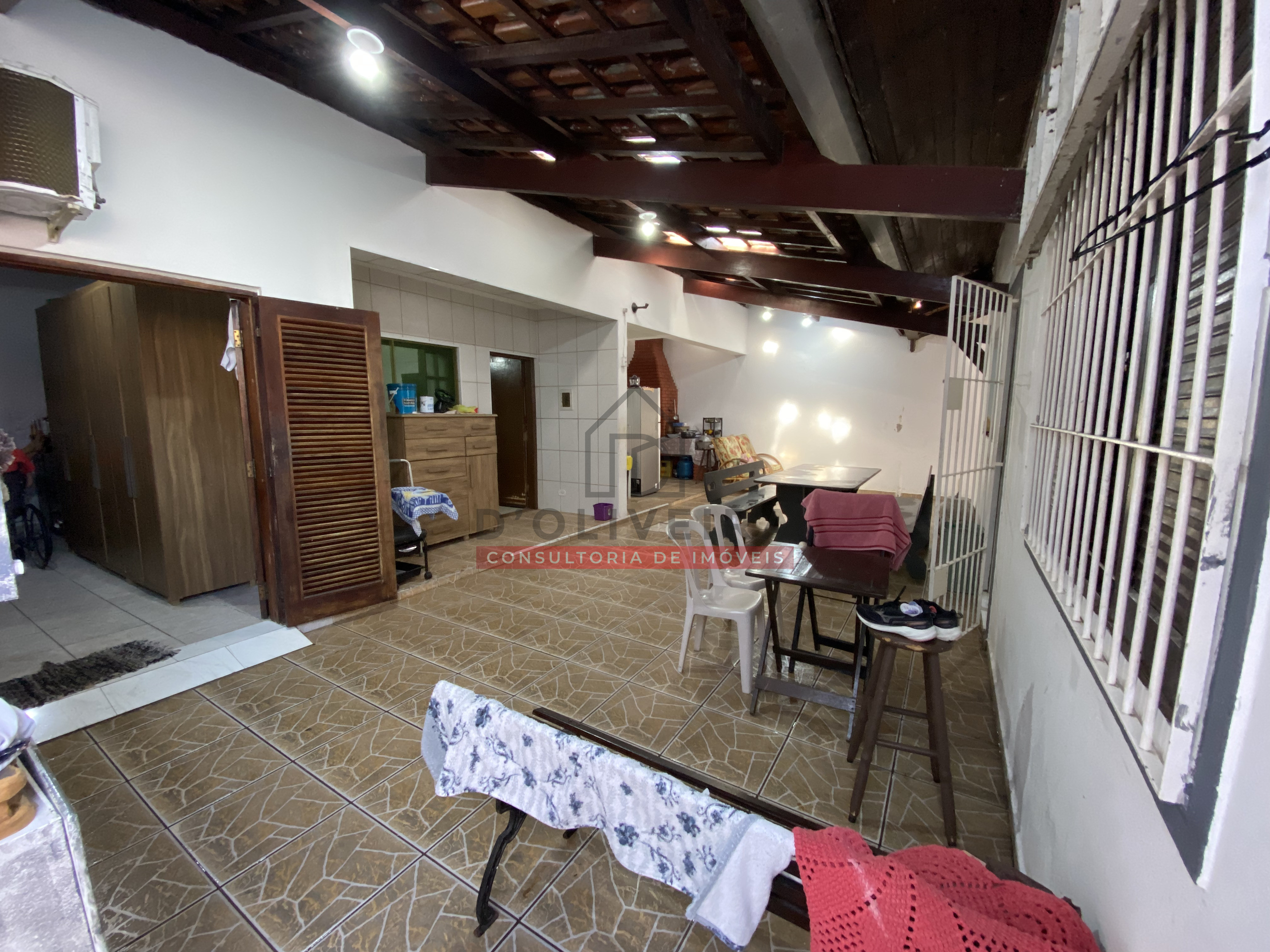 Casa térrea com edícula e churrasqueira no Bairro Jardim Veneza - Peruíbe - SP