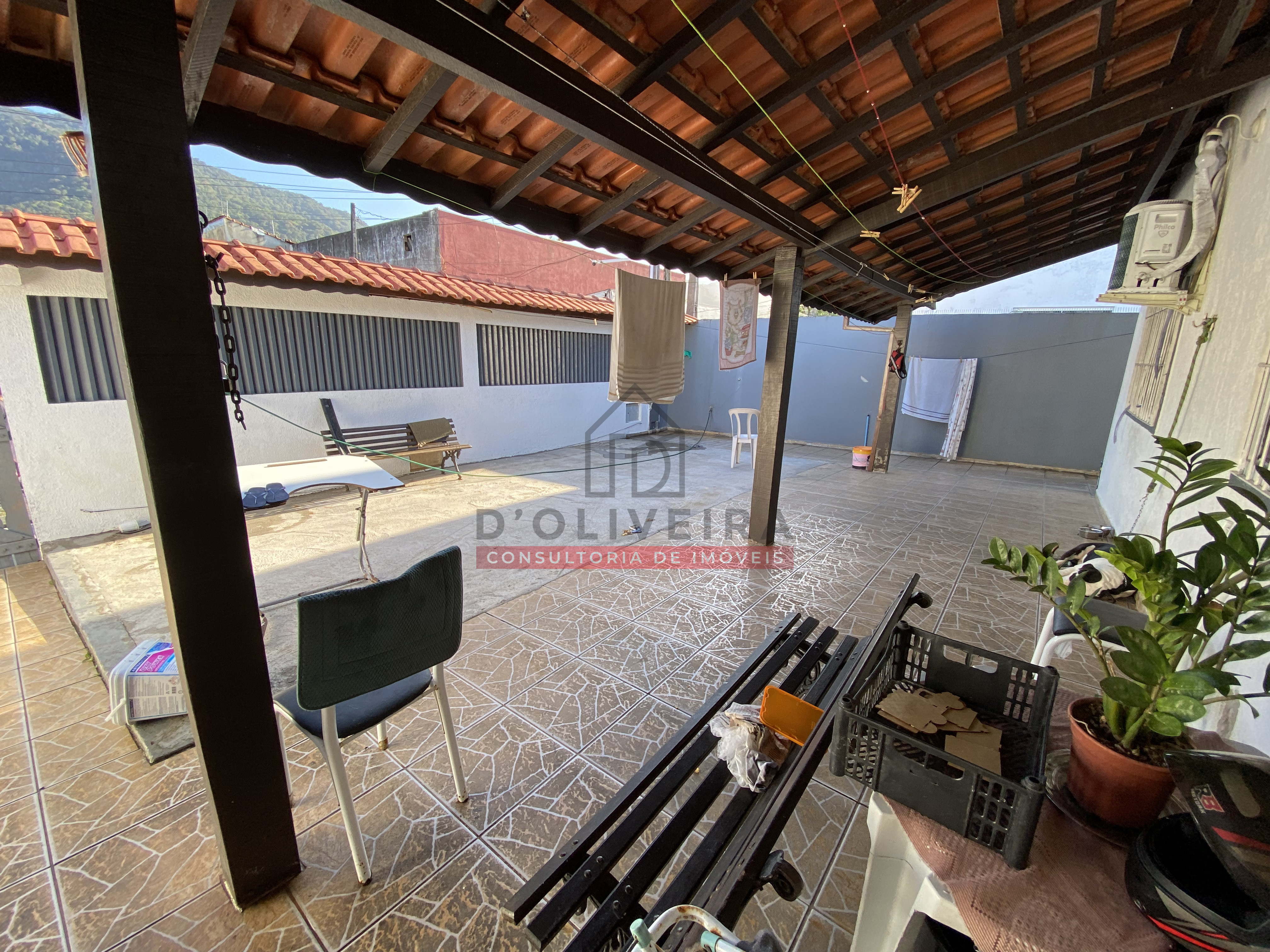 Casa térrea com edícula e churrasqueira no Bairro Jardim Veneza - Peruíbe - SP