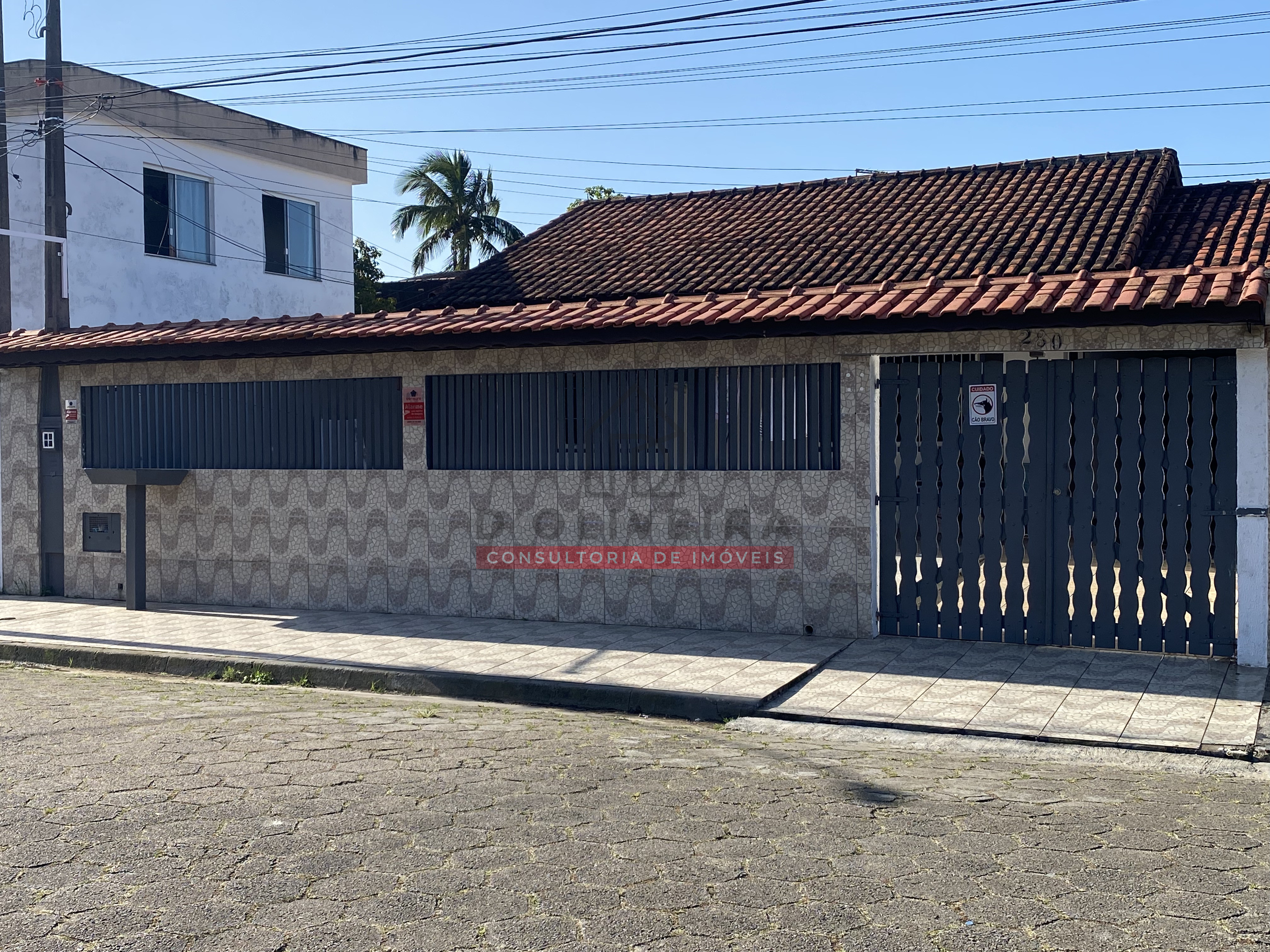 Casa térrea com edícula e churrasqueira no Bairro Jardim Veneza - Peruíbe - SP
