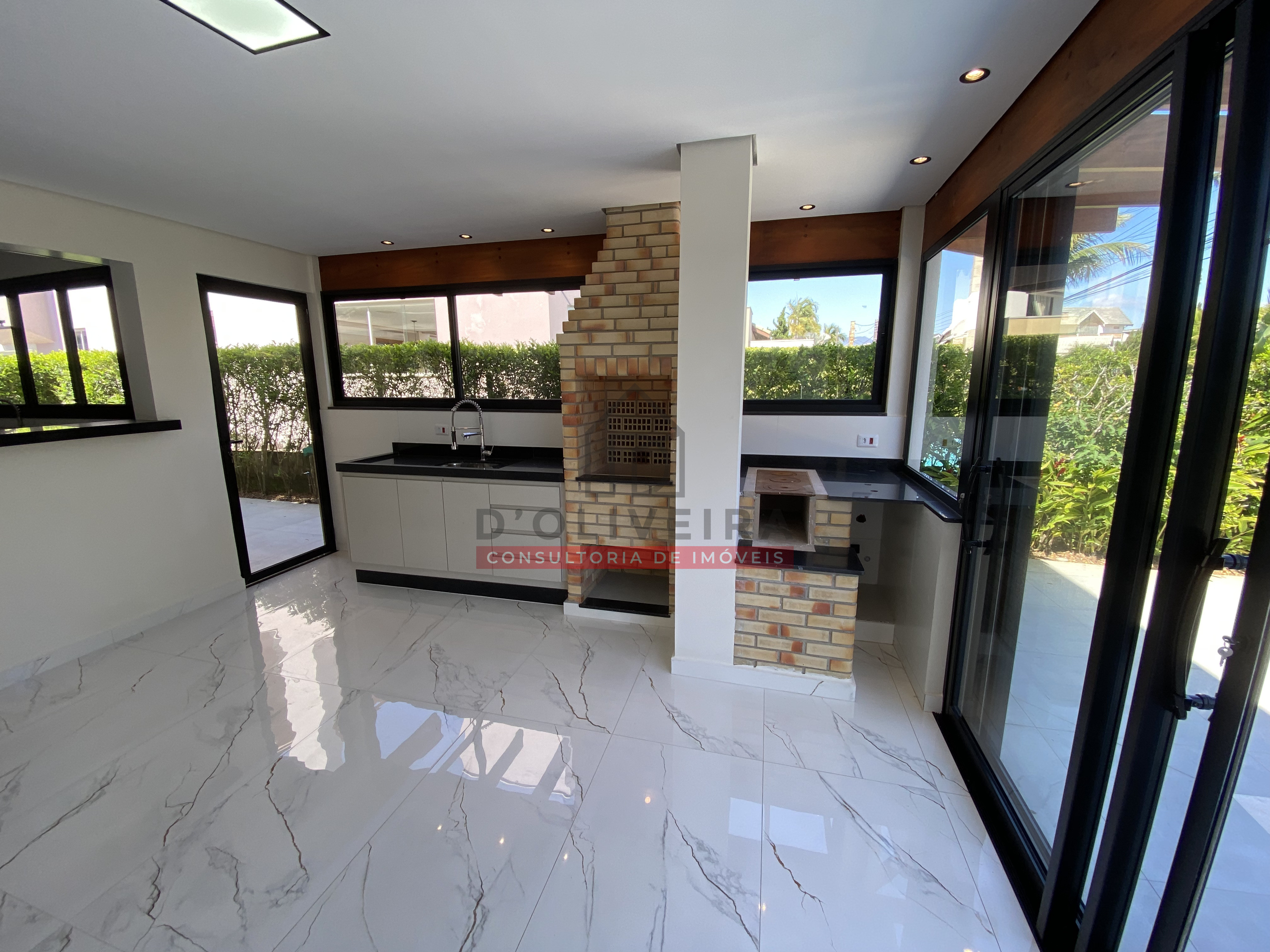 Sobrado com piscina e área gourmet no Bougainvillée Residencial II - Peruíbe - SP