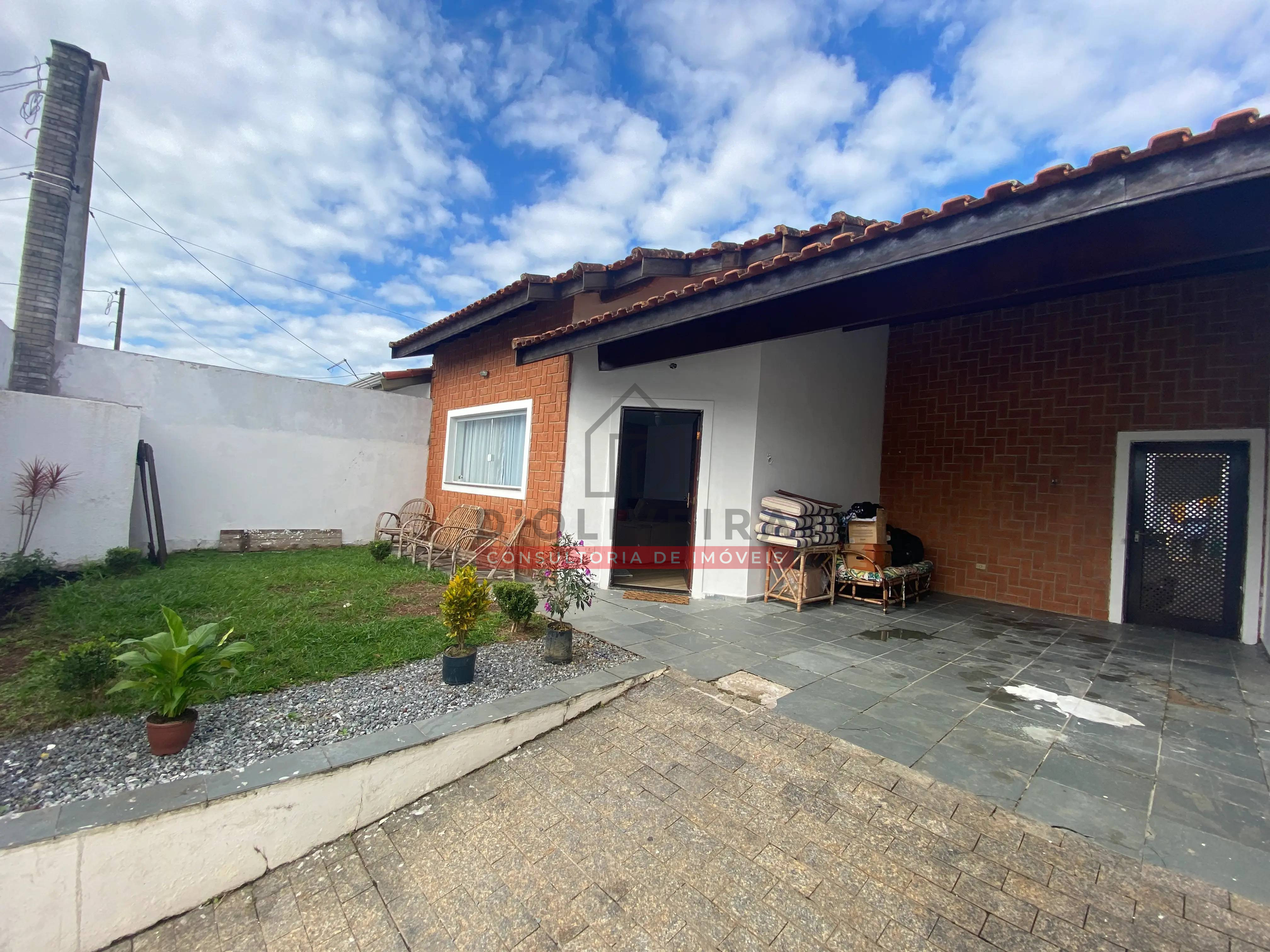 Casa térrea à venda no Balneário Oásis - Peruíbe - SP